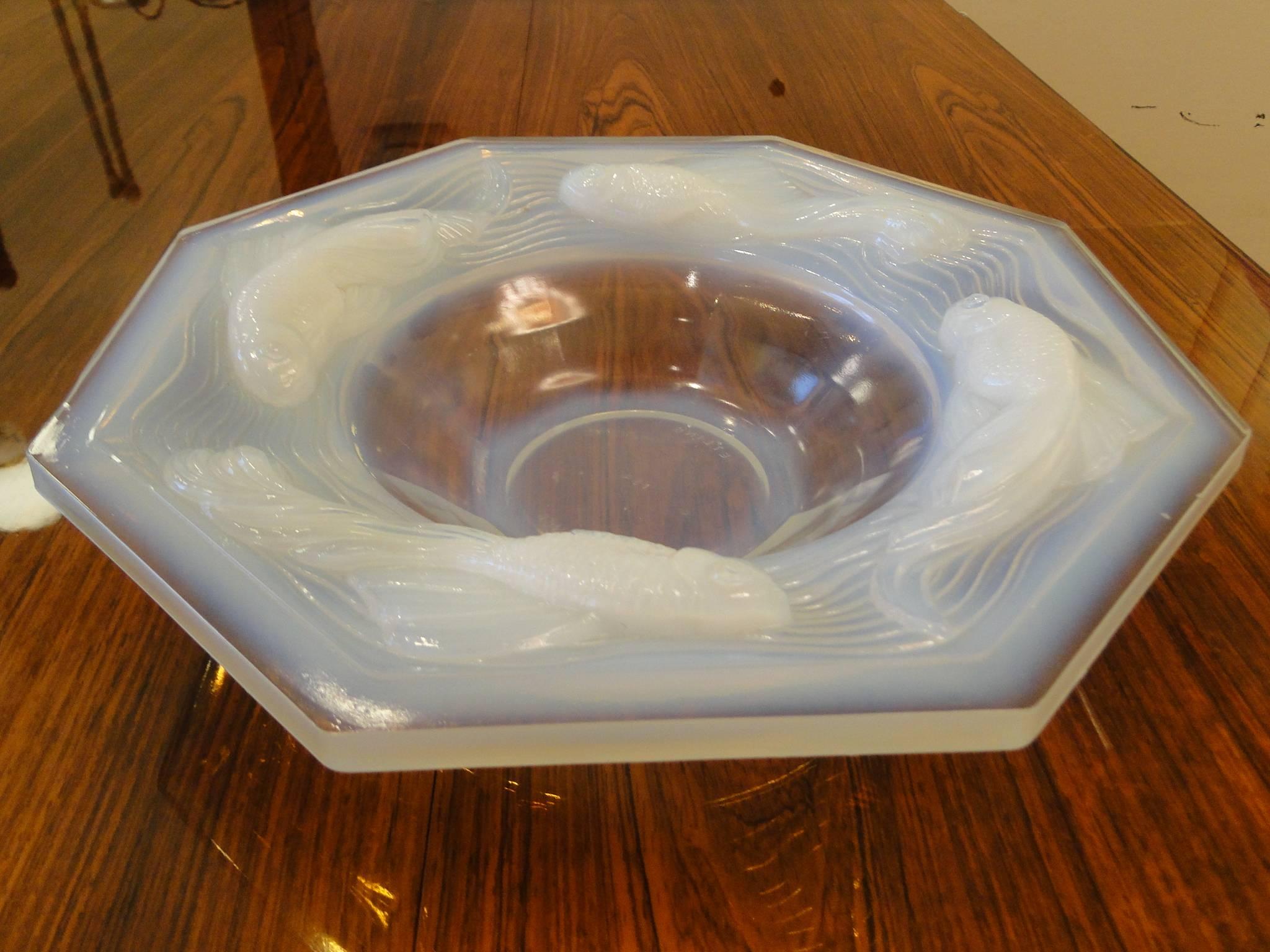 Edmond Etling French Art Deco Opalescent Glass Bowl For Sale 1