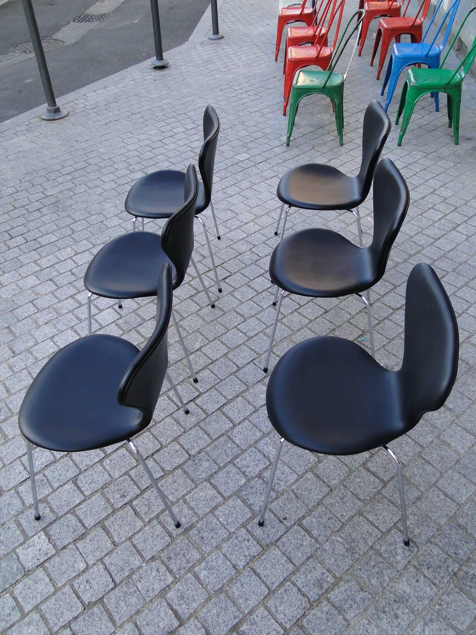 Danish Arne Jacobsen, Six Chairs, Model 3107 Black Leather Arne Sørensen For Sale