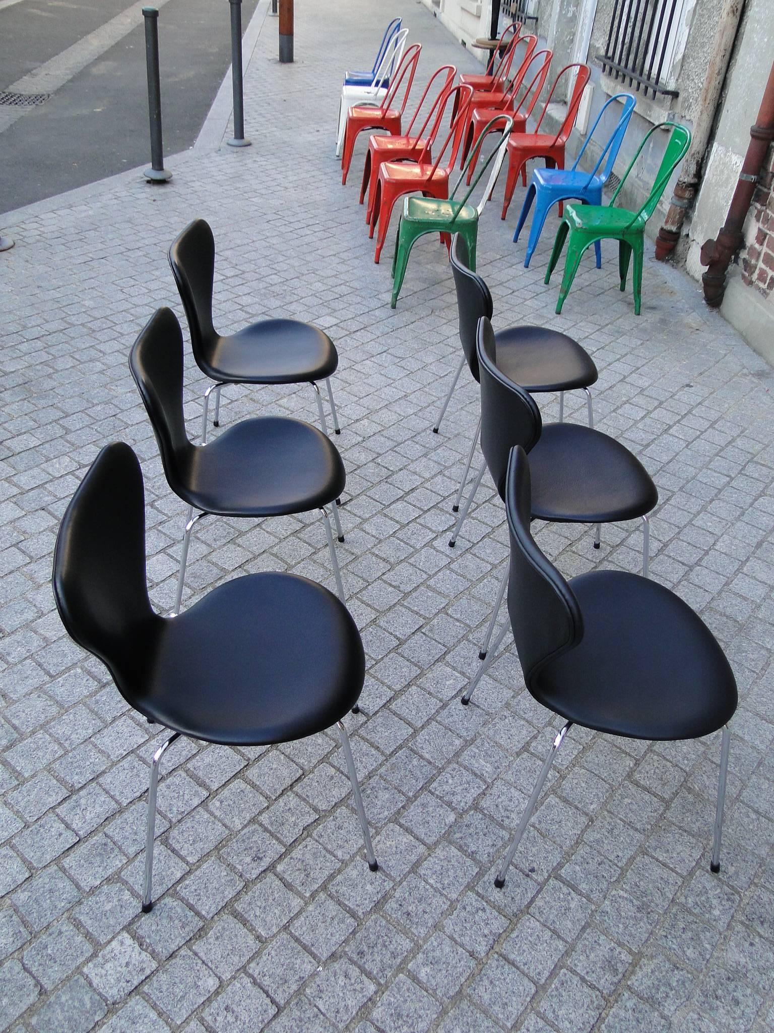 Late 20th Century Arne Jacobsen, Six Chairs, Model 3107 Black Leather Arne Sørensen For Sale