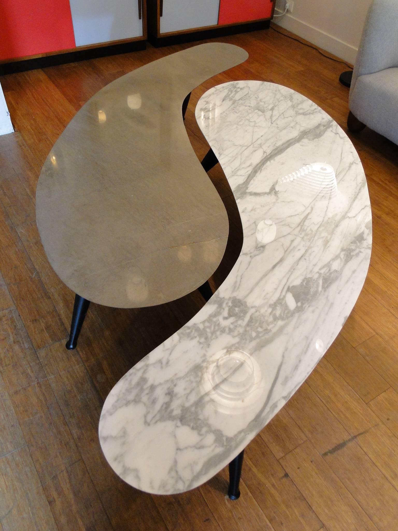 French Pair of Biomorphic Marble Cocktail Tables For Sale