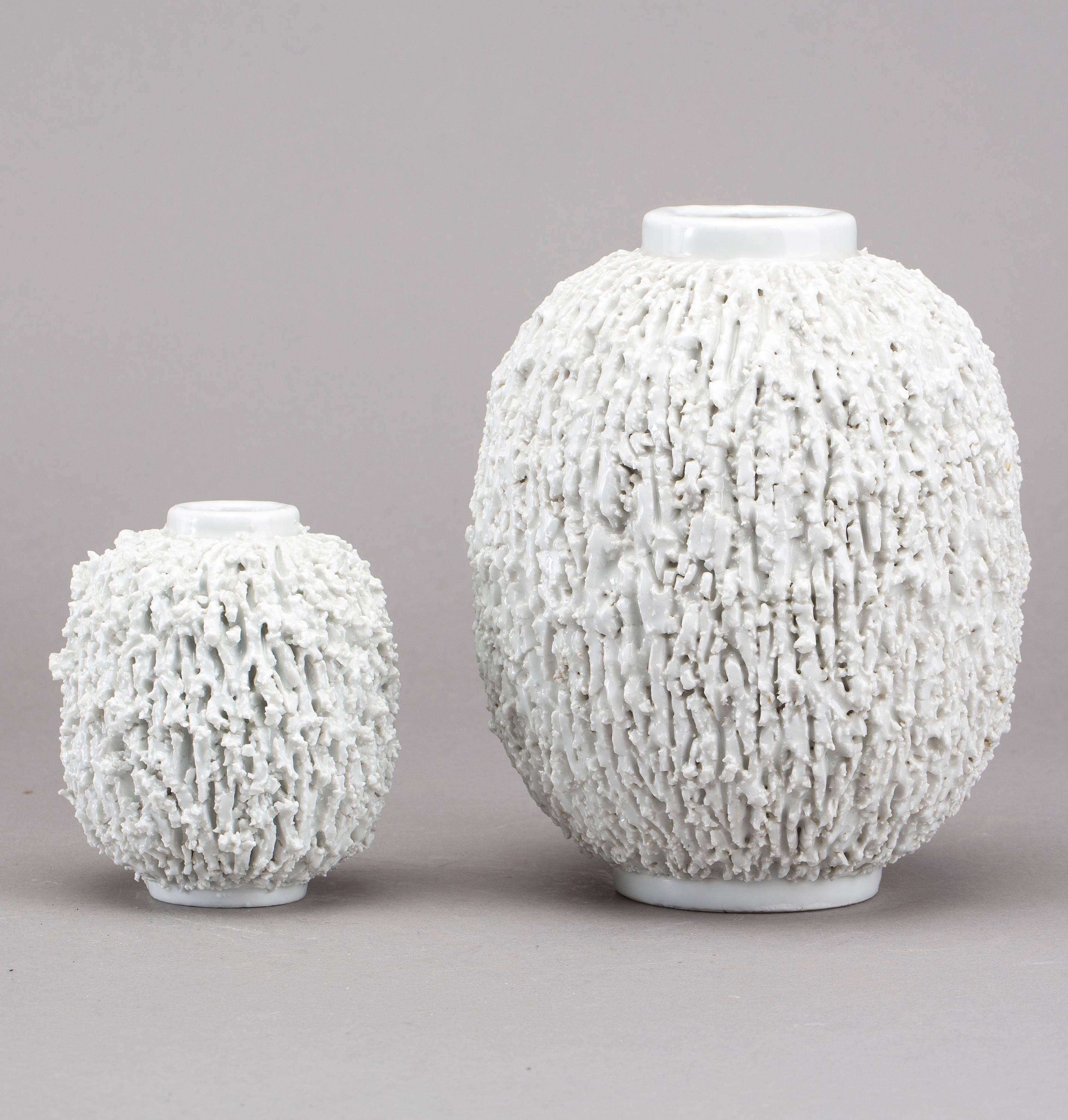 Ceramic vases in bulbous shape, composed of a “porcupine” ceramic texture throughout

Measures: Small vase 12 cm 
Large vase 21 cm.