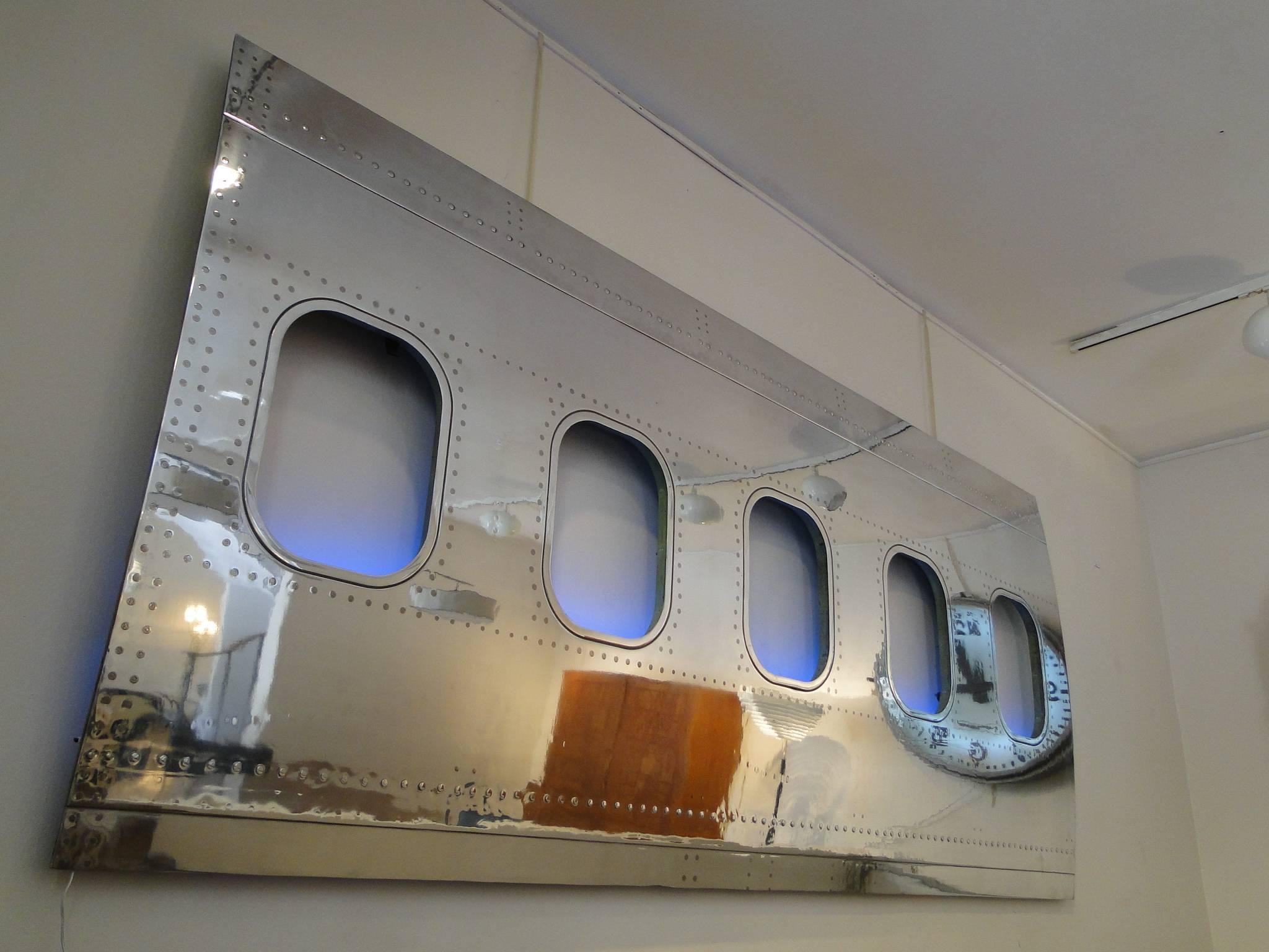 Real wall panel made from a Boeing 747.

 Aluminium / aluminium titanium 

highly polished with the utmost care in our workshop.
 