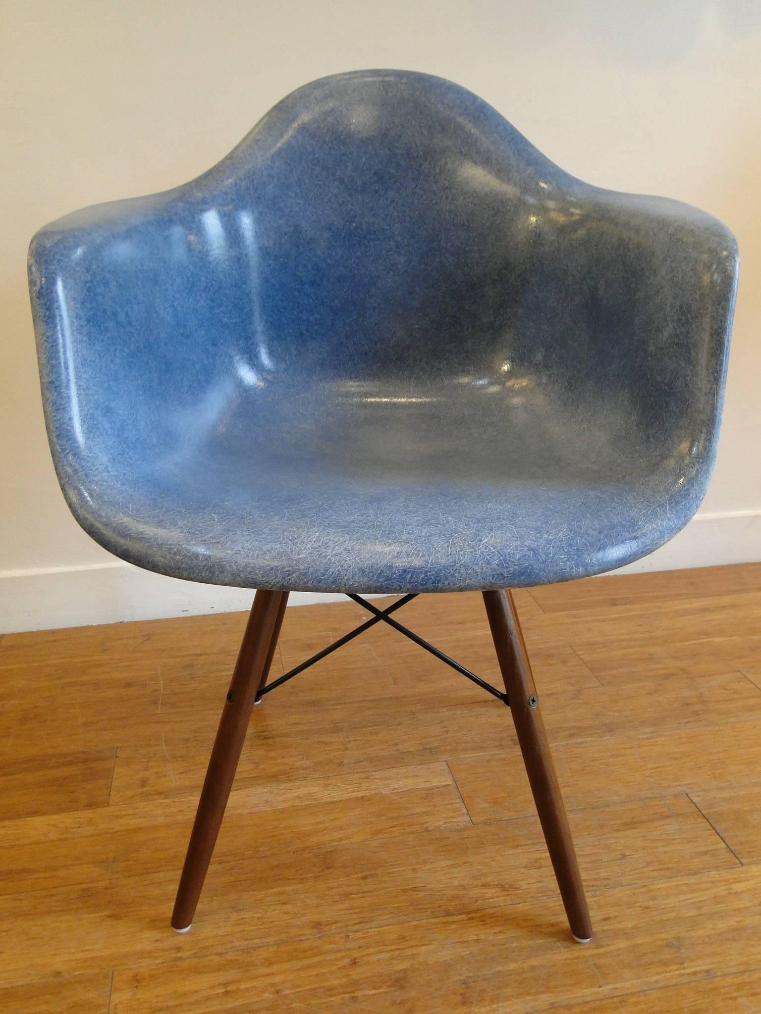 Mid-Century Modern Eames Herman Miller Dowel Leg Chair