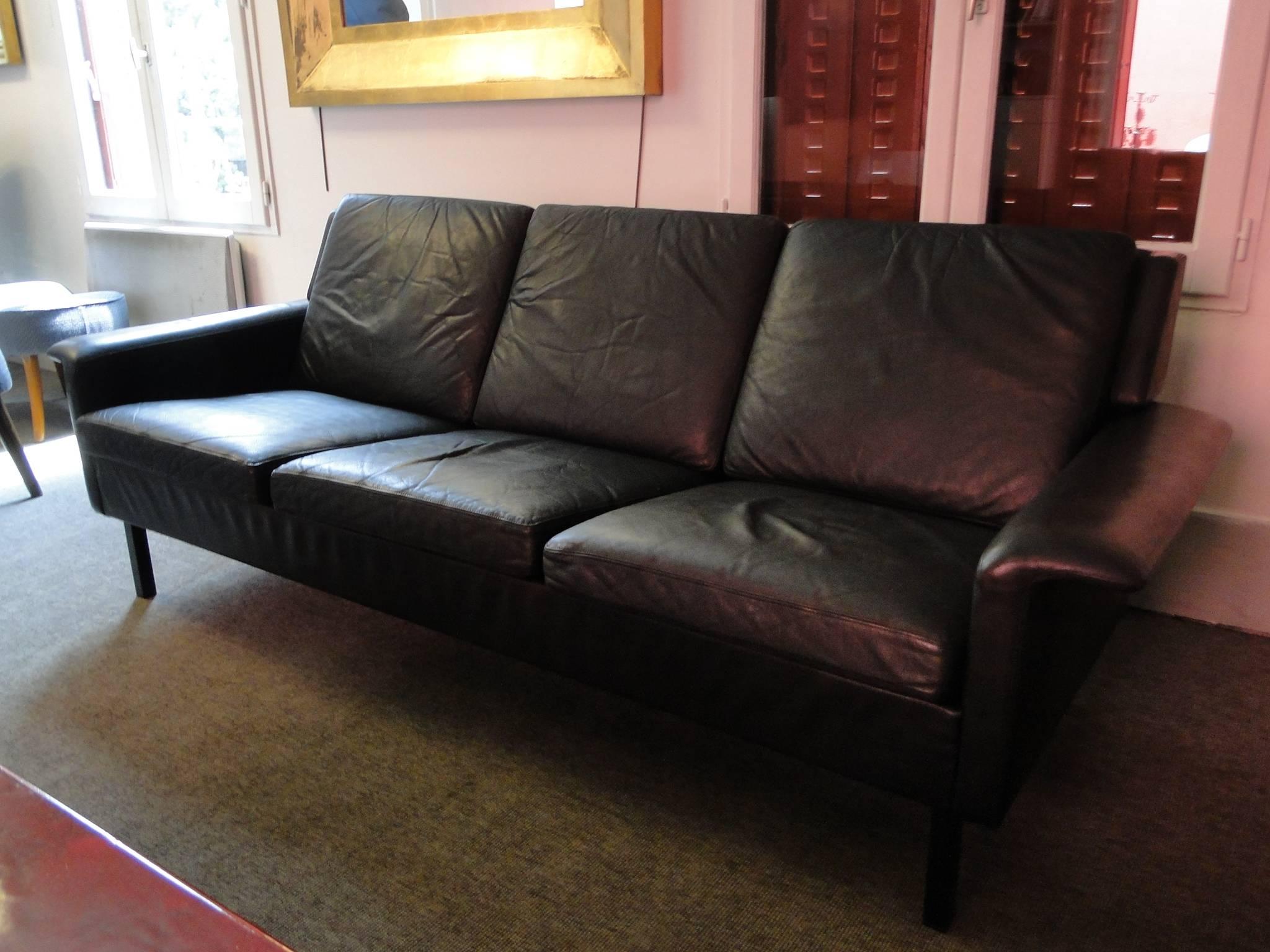 Arne Vodder Black Leather Sofa Patina In Fair Condition For Sale In Saint-Ouen, FR