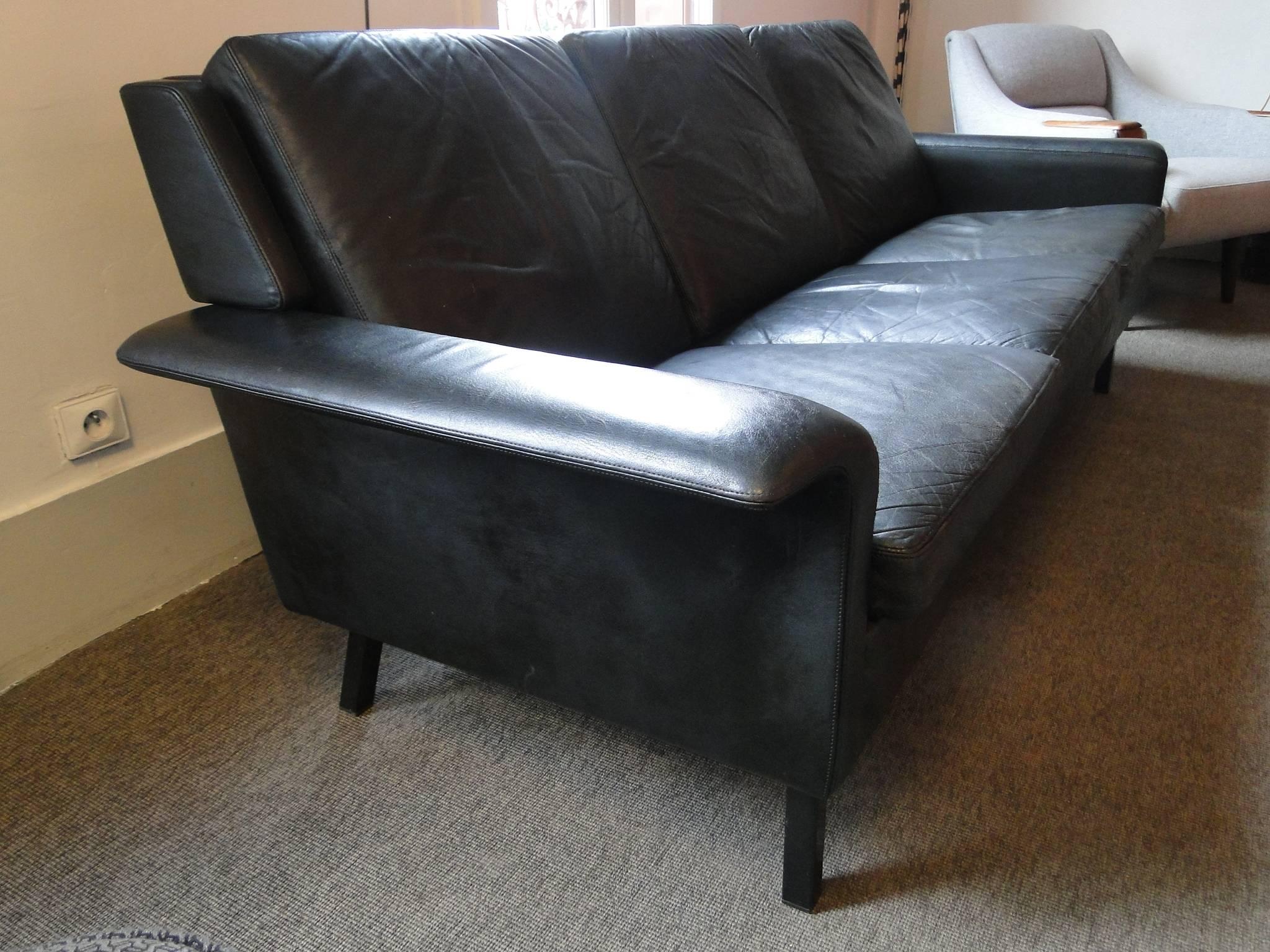Arne Vodder Black Leather Sofa Patina For Sale 1