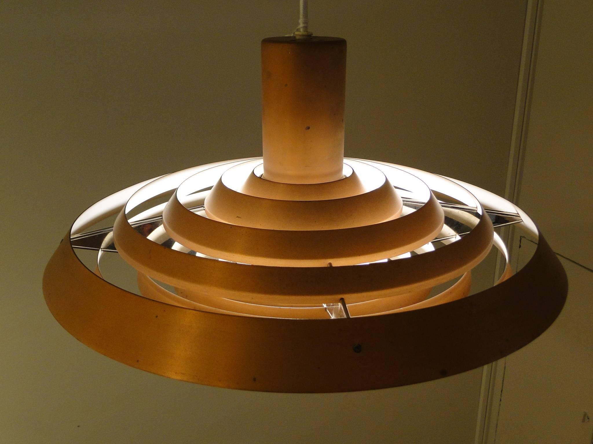 Vintage PH Plate Lamp by Poul Henningsen for Louis Poulsen In Good Condition For Sale In Saint-Ouen, FR