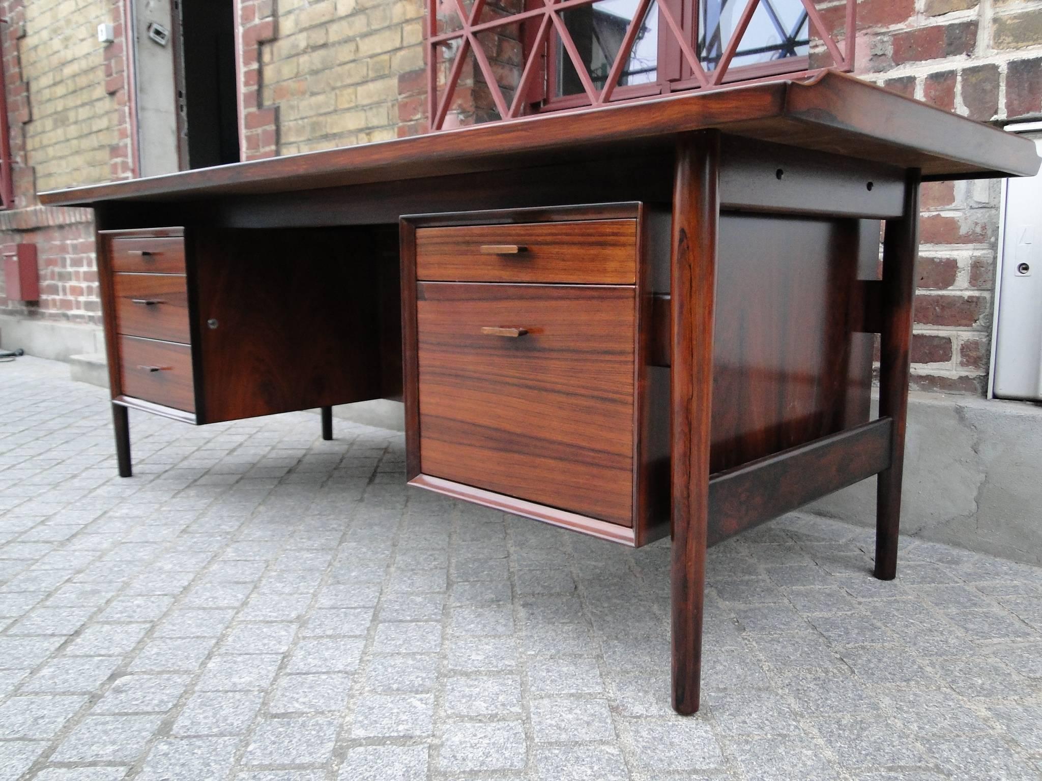 Mid-20th Century Splendid Danish Modern Rosewood Executive Desk Designed by Arne Vodder For Sale