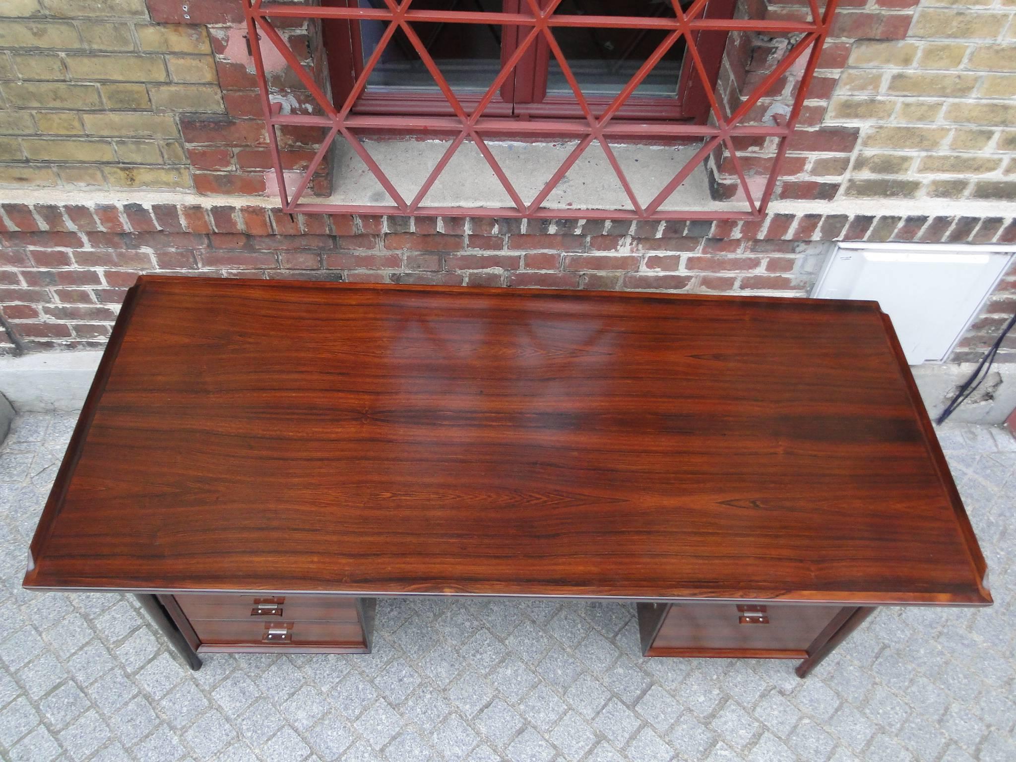 Scandinavian Modern Splendid Danish Modern Rosewood Executive Desk Designed by Arne Vodder For Sale