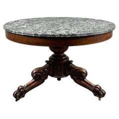 Mesa con pedestal de madera tallada y tapa de mármol, de la época de Napoleón III