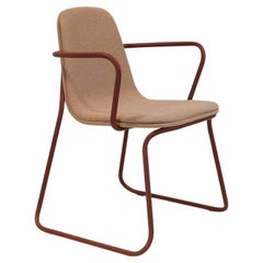 Sessel von Jacob Nitz für Bogaerts, mit warmen rosa und roten Farbtönen.