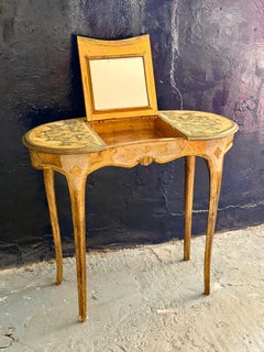 Tocador italiano florentino de madera dorada y pintada con espejo abatible
