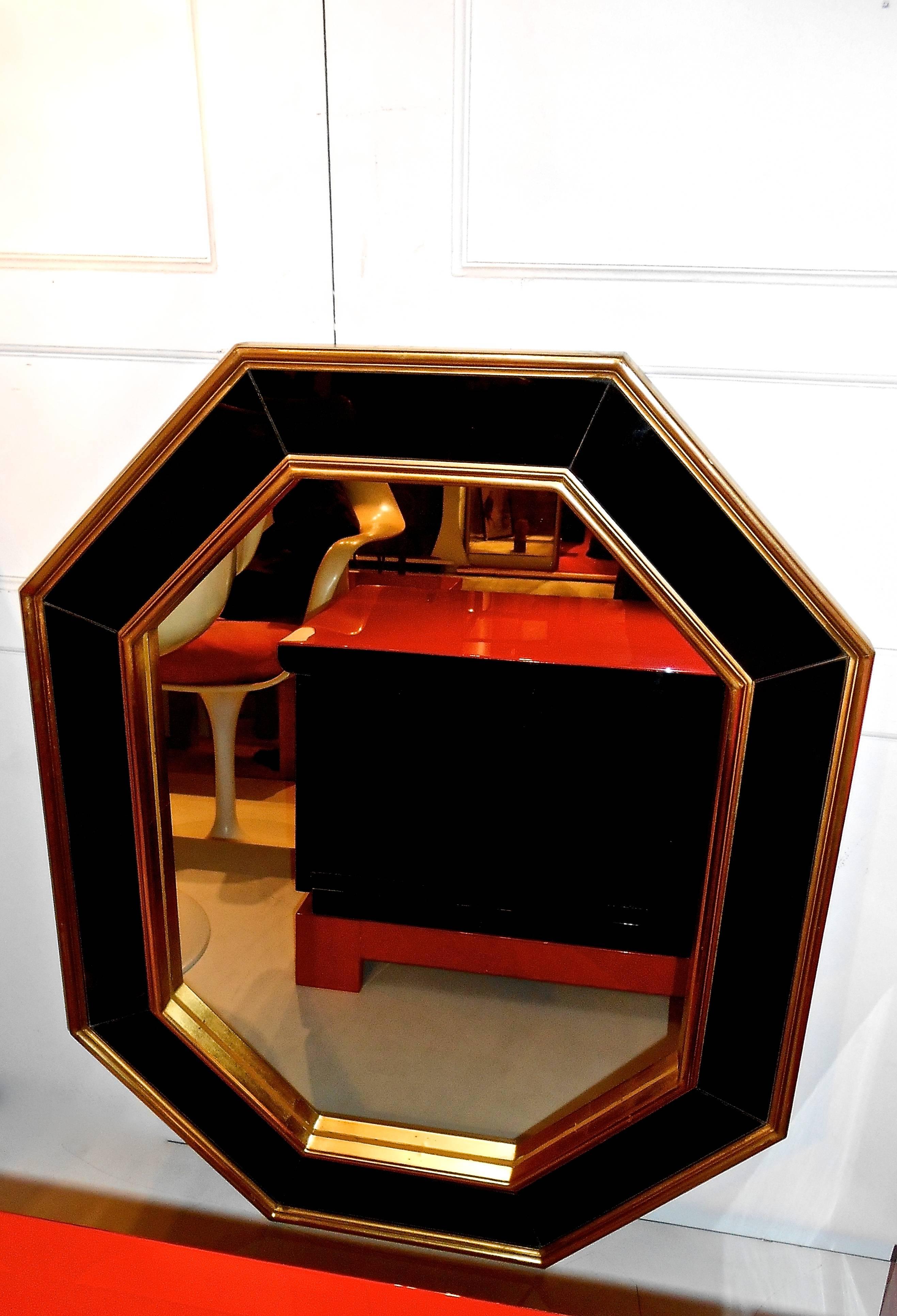 Octagonal 1970s Neoclassical Mirror In Excellent Condition In Brussels, BE