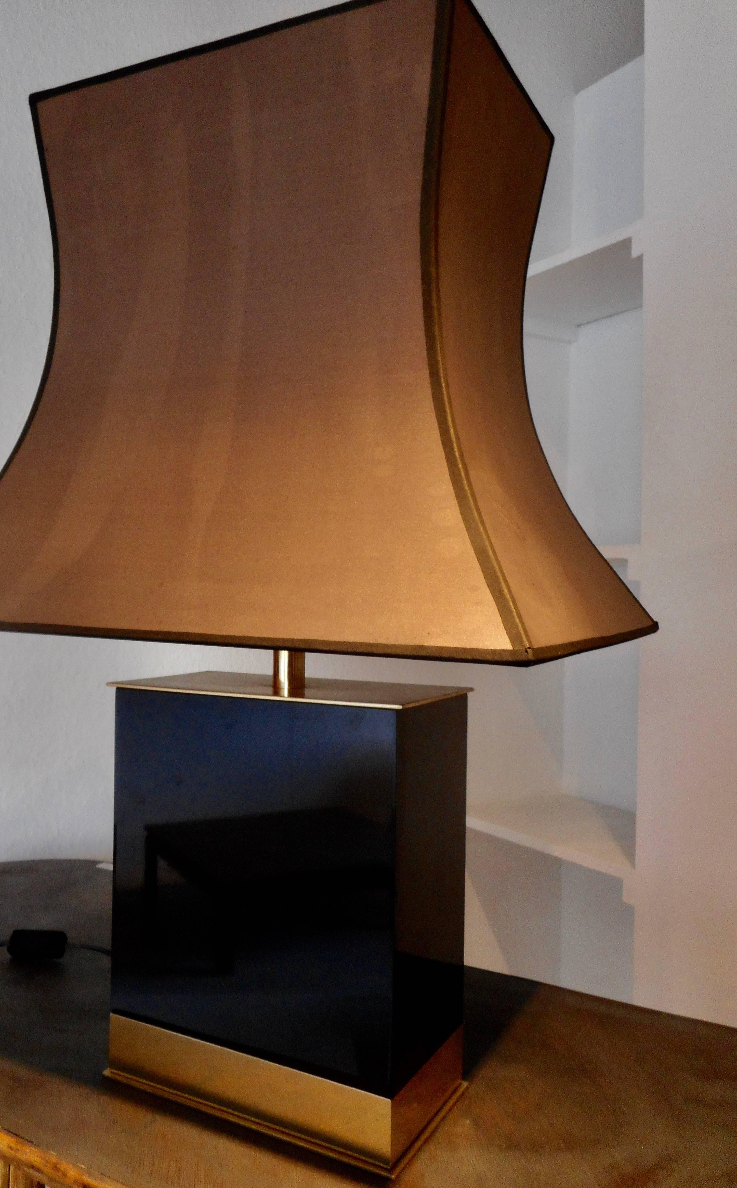 Lacquered 1970s Table Lamp by Decorator Jean-Claude Mahey For Sale