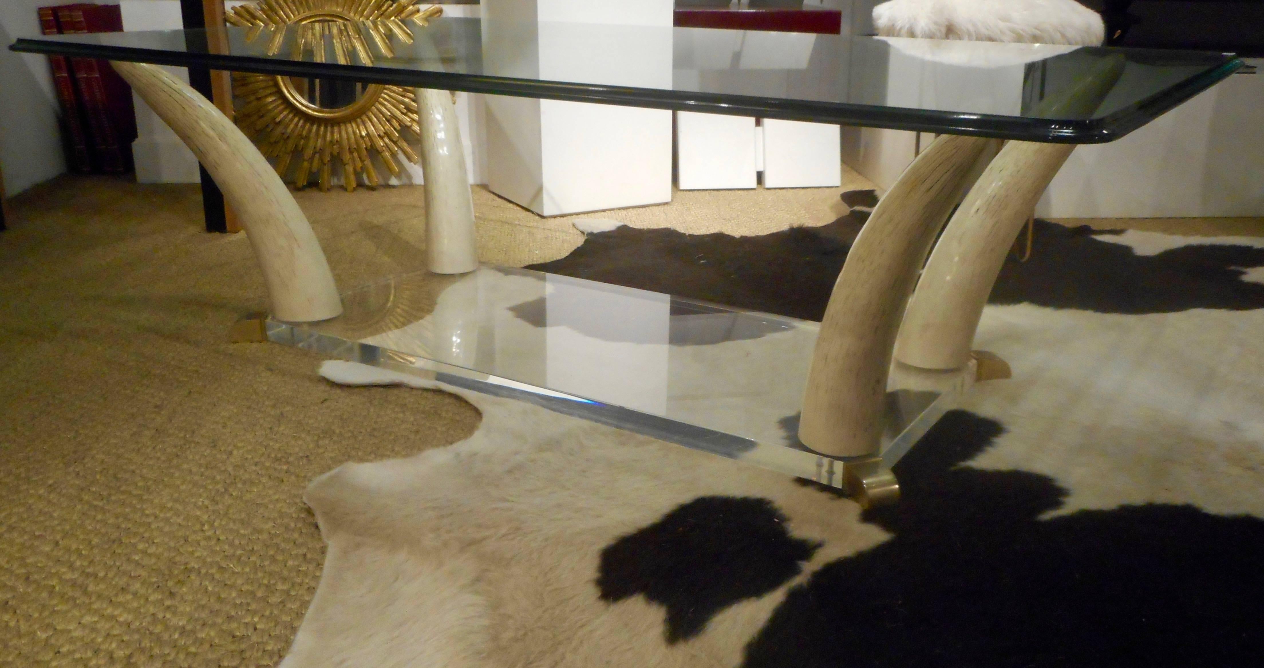 1970s Italian Faux Ivory Elephant Tusks Coffee Table In Good Condition In Brussels, BE