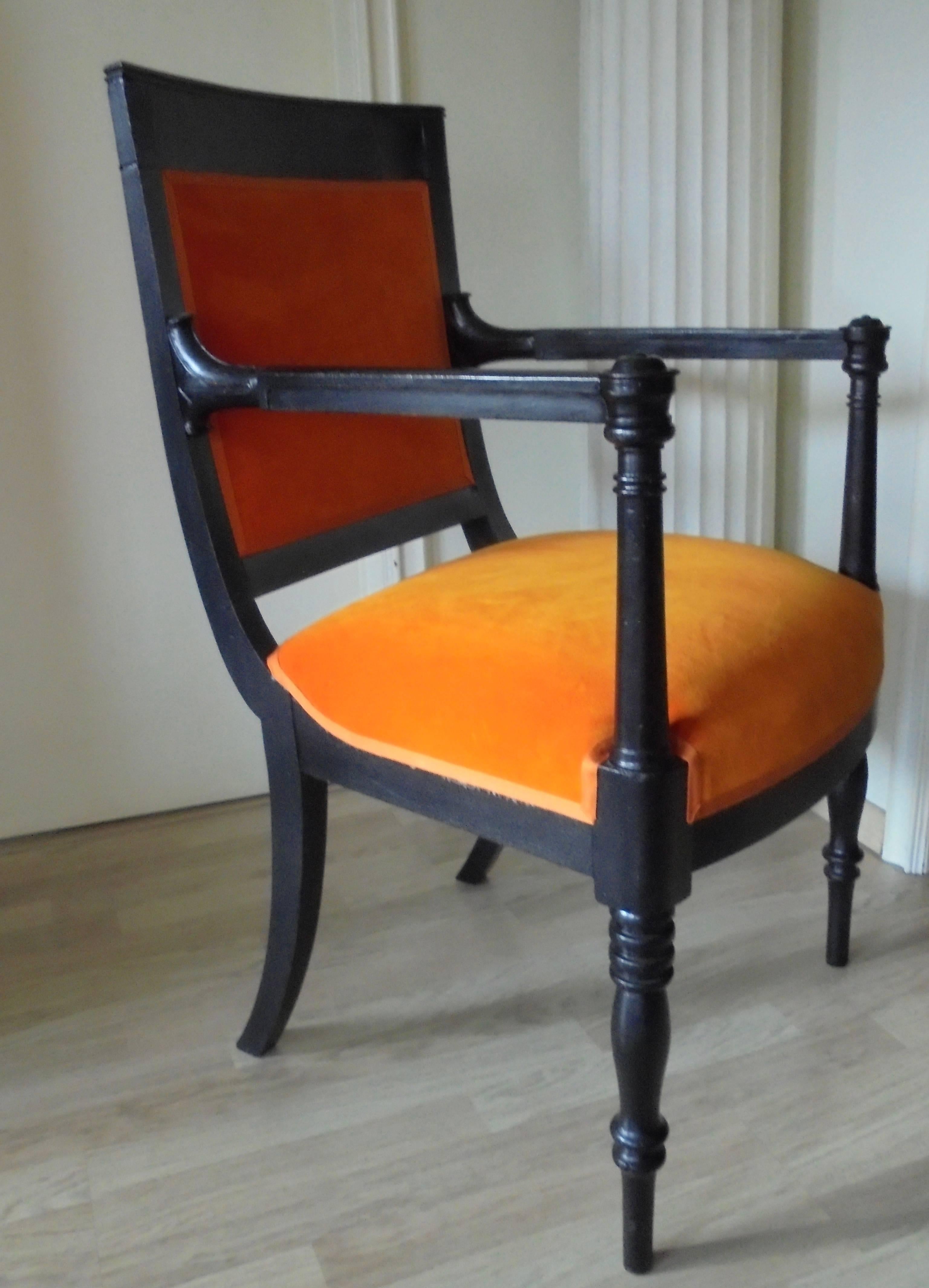 Mid-20th Century Elegant Black Lacquer and Orange Velvet Klismos Armchair For Sale