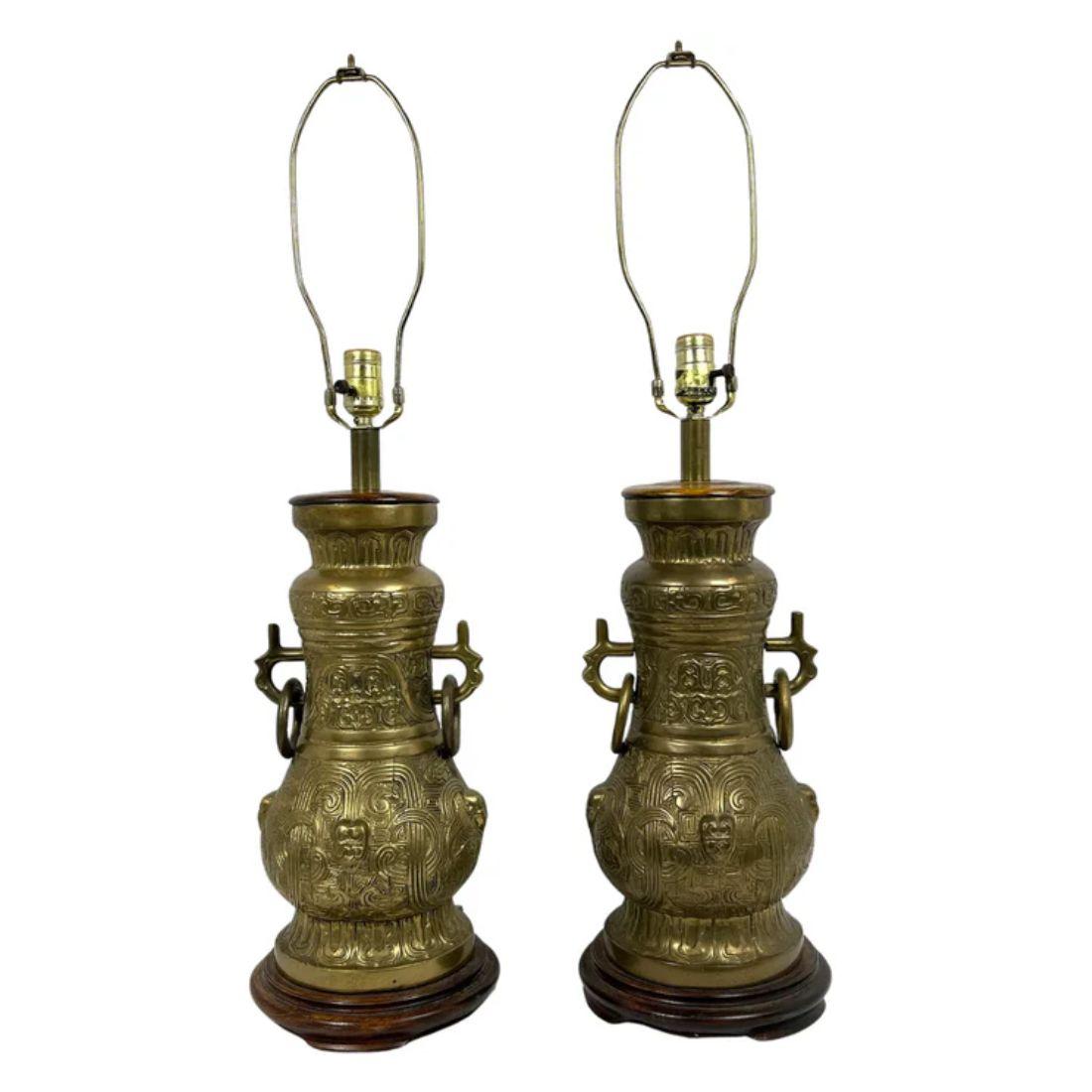 20th Century Pair of Bronze Urn Chinoiserie Table Lamps For Sale
