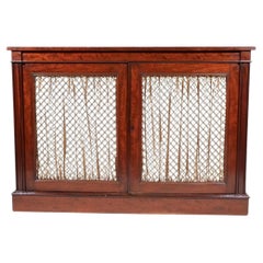 Aparador de dos puertas de caoba, estilo Regency, con puertas de rejilla