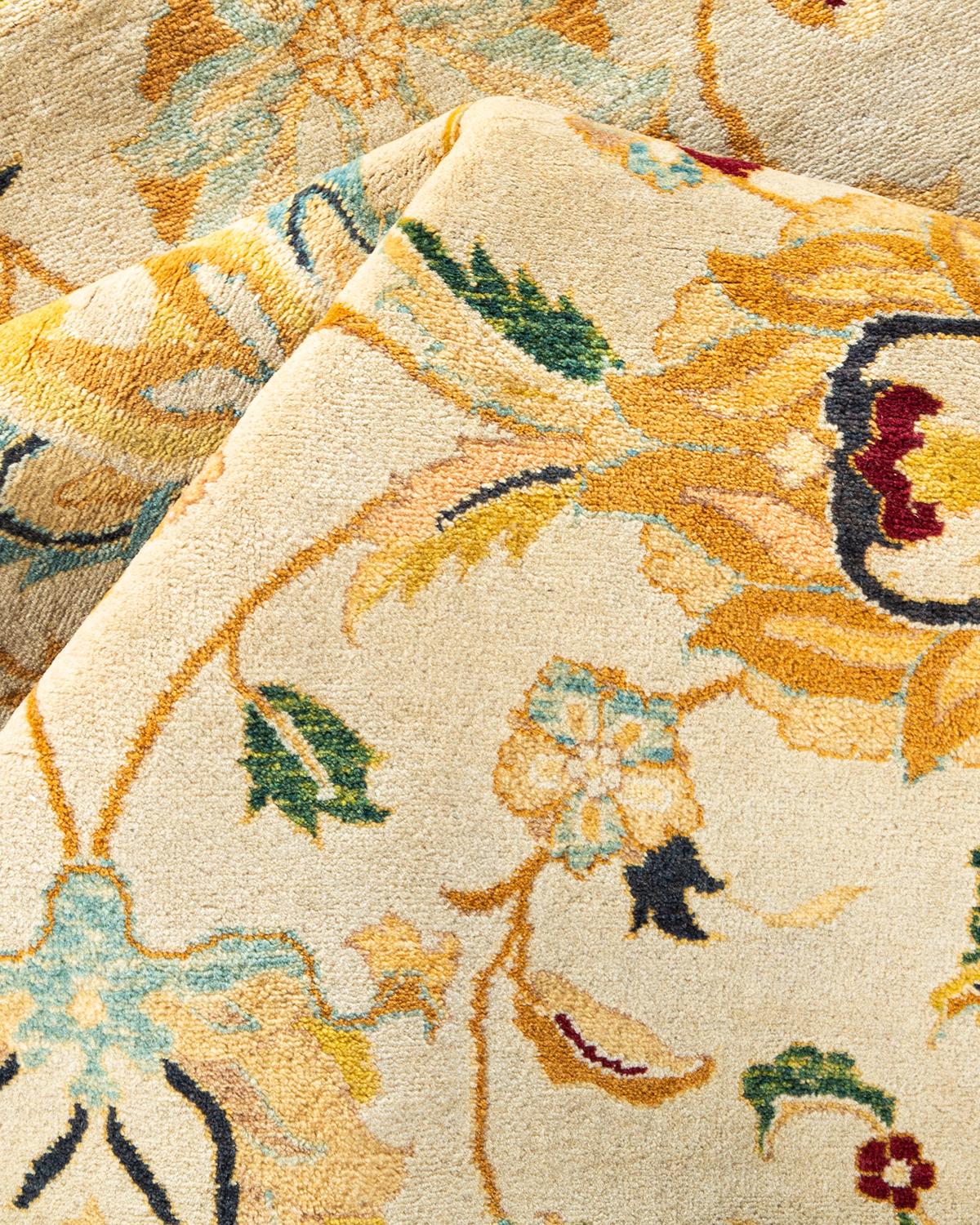 Die Teppiche der Mogul-Kollektion bringen mit ihren zurückhaltenden Farben und Allover-Mustern zeitlose Eleganz in jeden Raum. Beeinflusst von einem Spektrum türkischer, indischer und persischer Designs, lassen die Kunsthandwerker, die diese