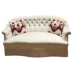 Canapé o Sillón de Salón Francés Napoleón III con Respaldo de Botones y Faldón de Flecos