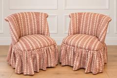 Paire de fauteuils-chaussons de style Napoléon III, recouverts d'un tissu « Jasper Dutch Stripe »