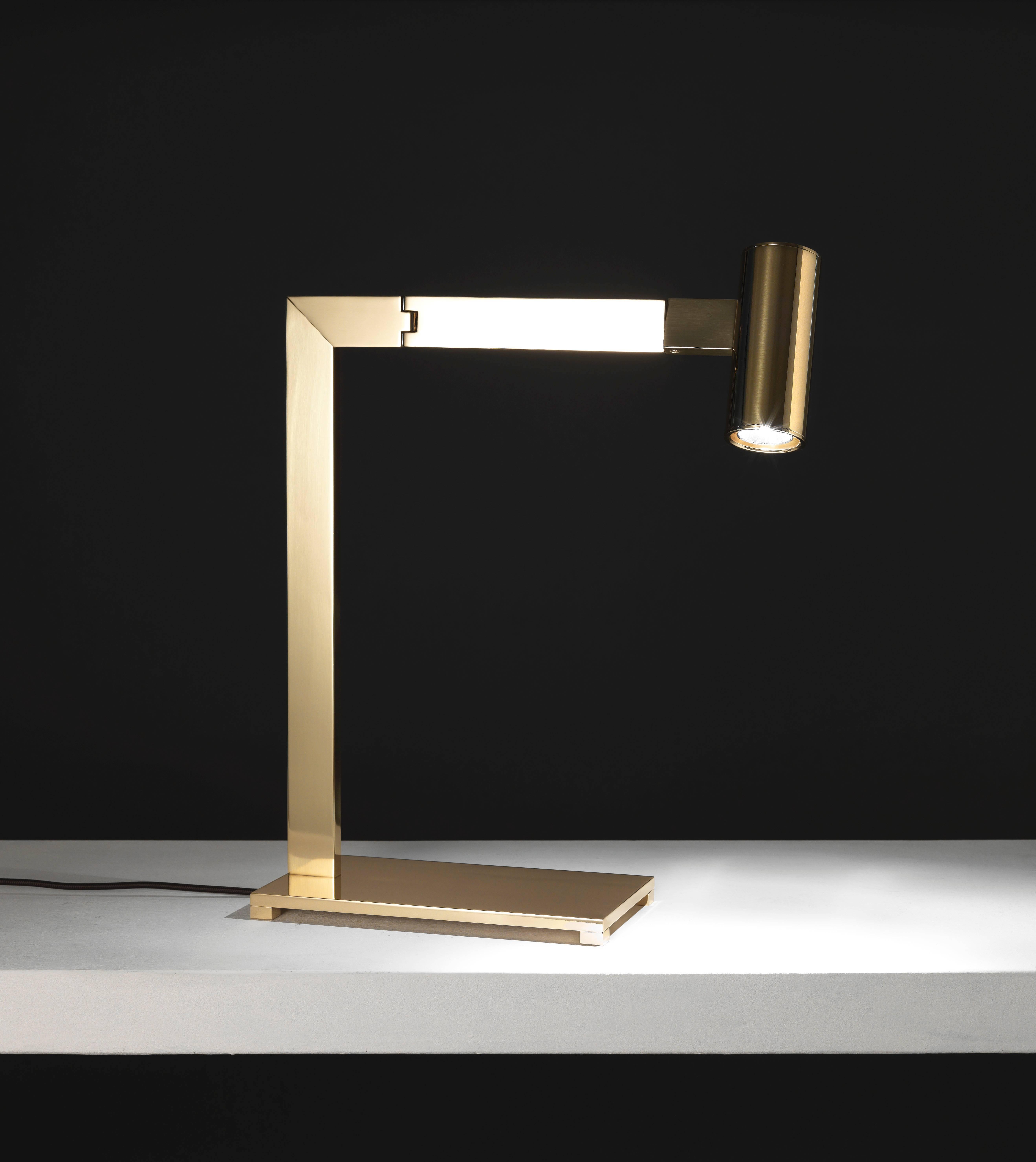 Beautiful table lamp.
Lacquers, brass and chrome finishes available.
Designer: William Pianta.
100% Made in Italy.
*price shown is for Black Lacquer Version