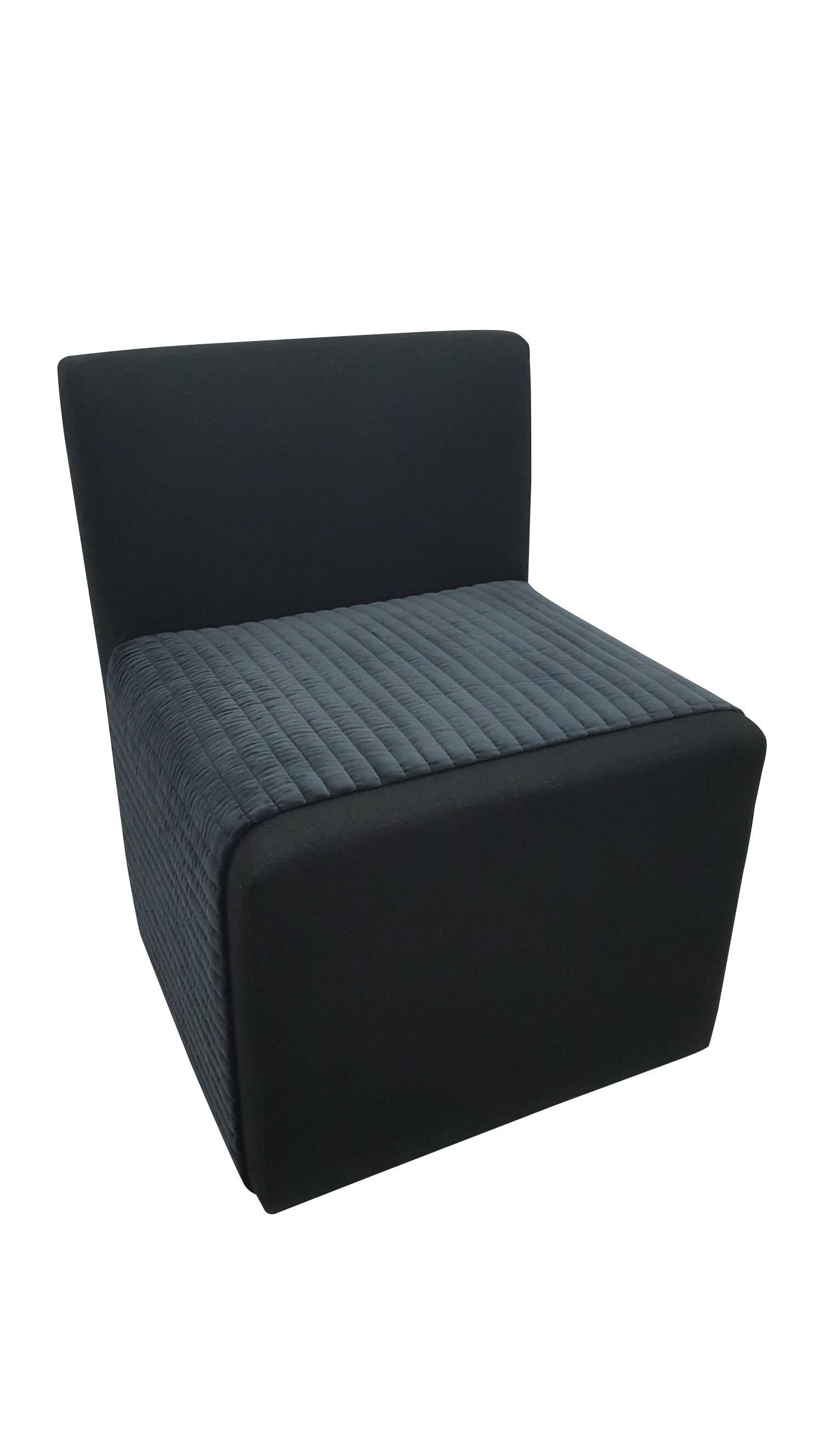 Beautiful Mirtha Chair designed by Michael Dawkins.
100% made in the USA.
Contrasting fabrics.
Available also in C.O.M.