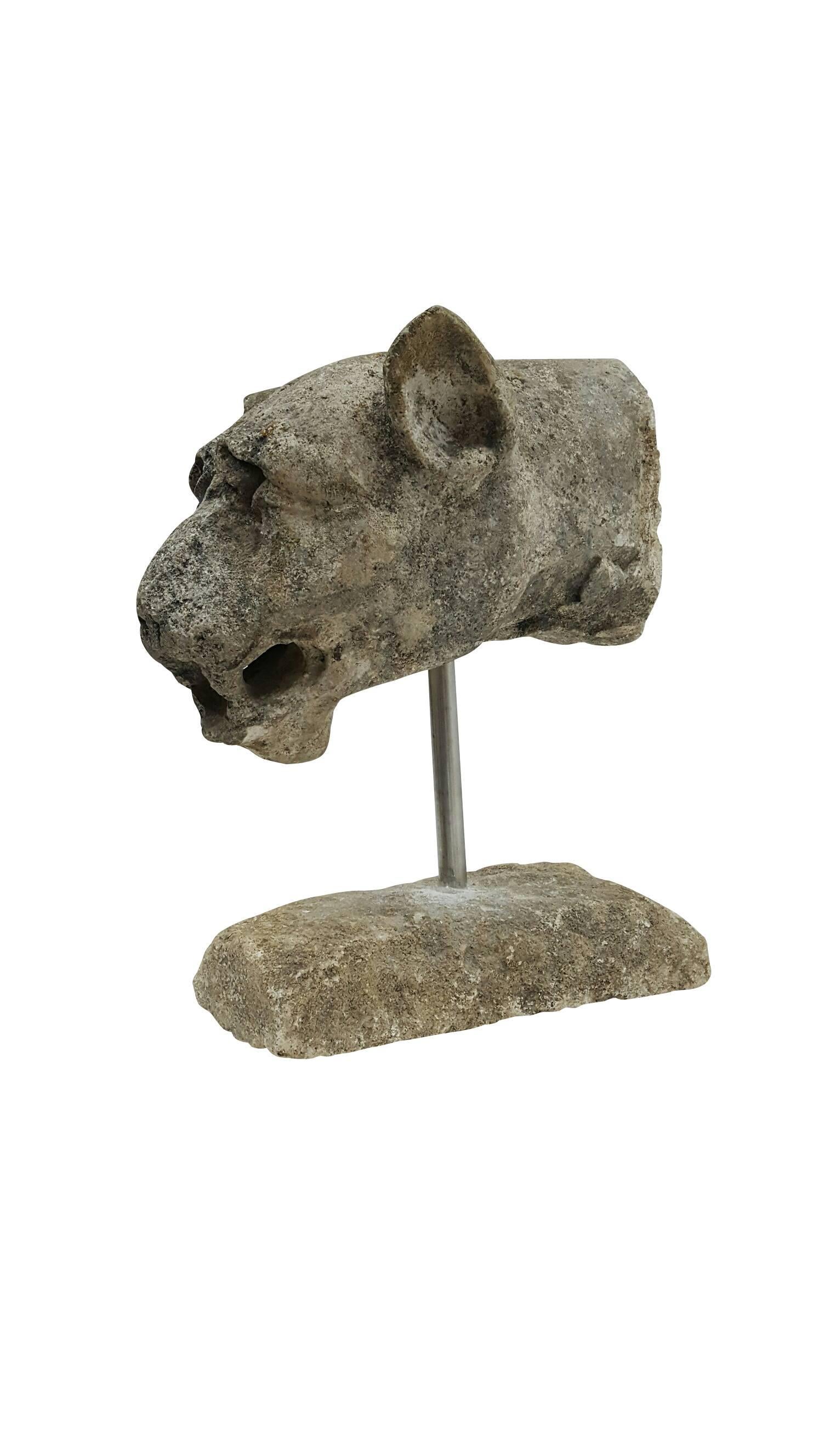 Gorgeous 19th century carved limestone leopard head.
Hand-carved with many details.
One of the kind French piece.