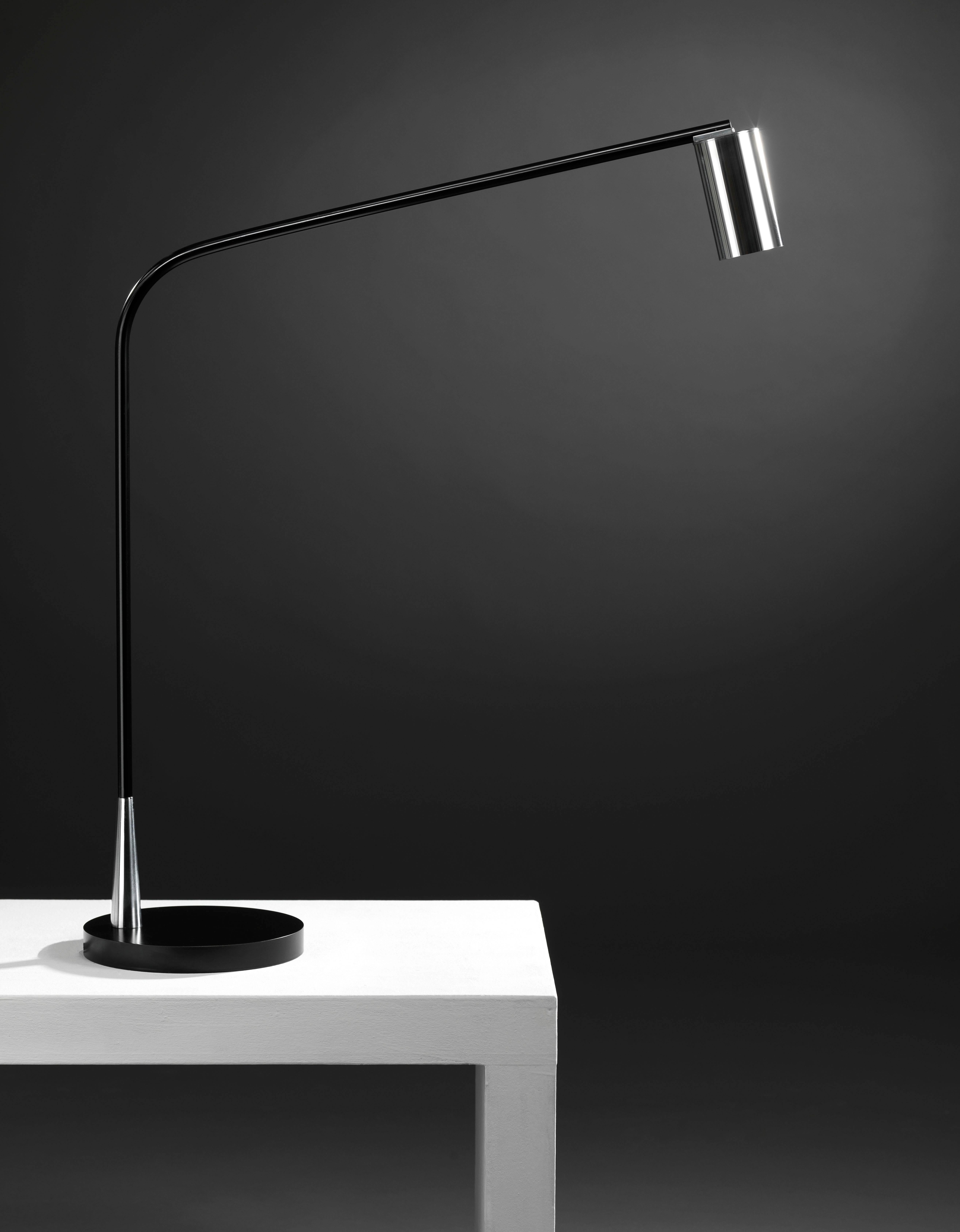 Beautiful Kiddi table Lamp black
Measures: Diameter base 8", arm 23.5" x 23.5" height.