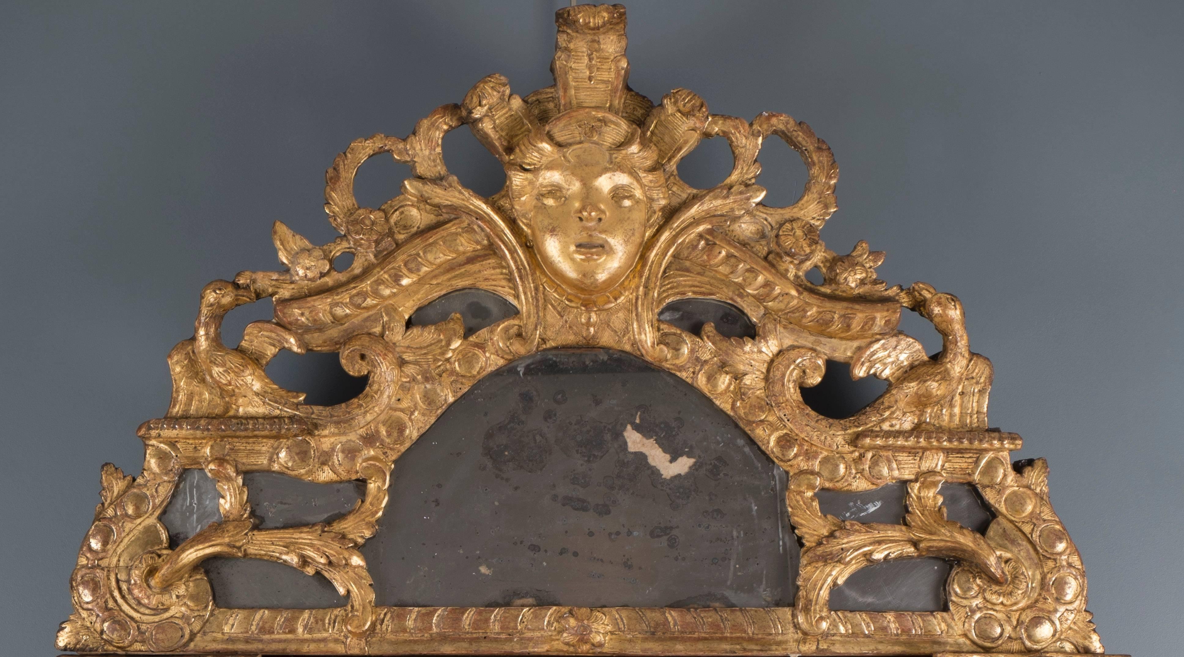 French Regency giltwood mirror with sculpted pediment.
Work from the first half of the 18th century.
Dimensions:
144 cm H x 80 cm L.