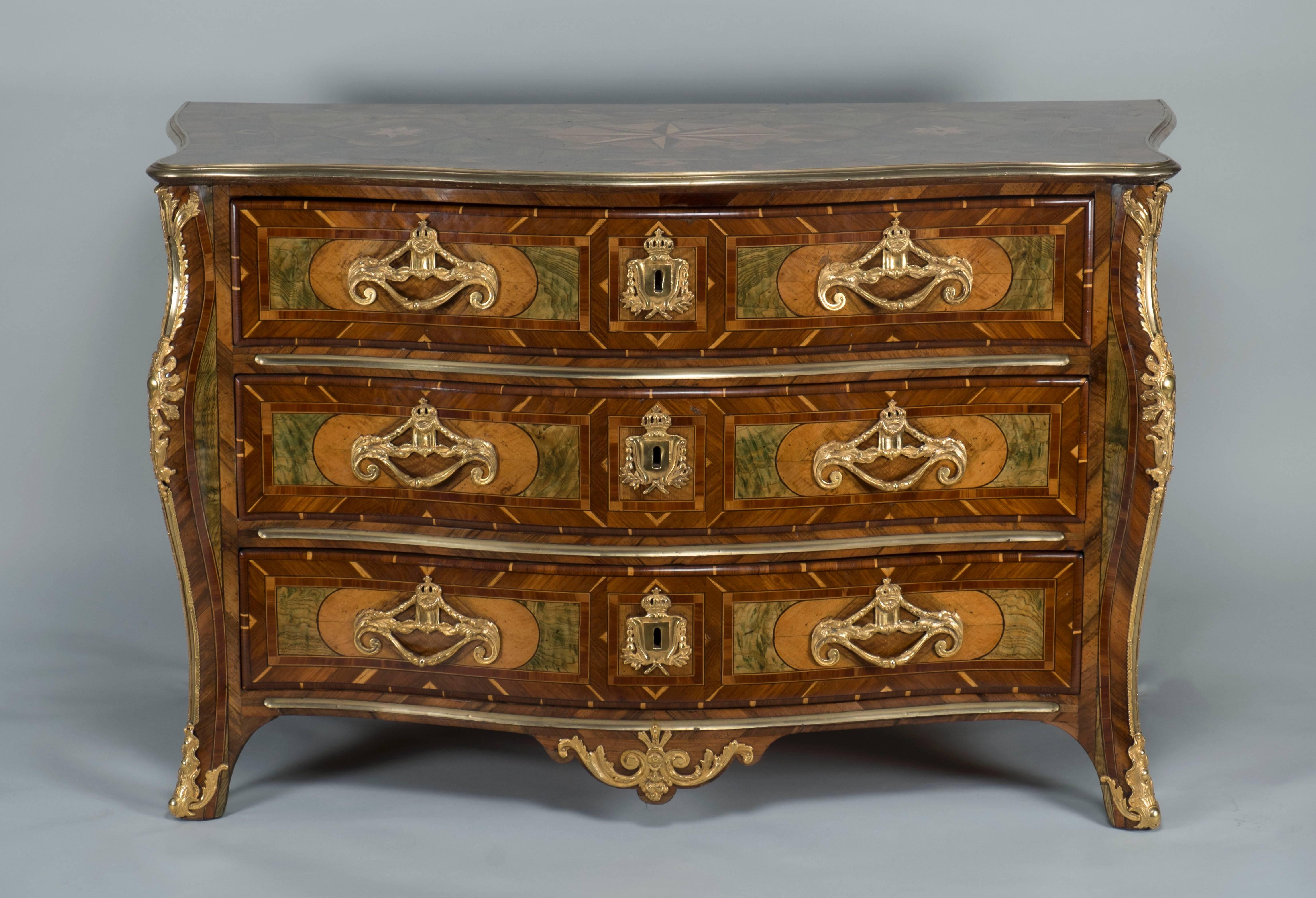 French Regency Commode In Excellent Condition For Sale In Paris, FR