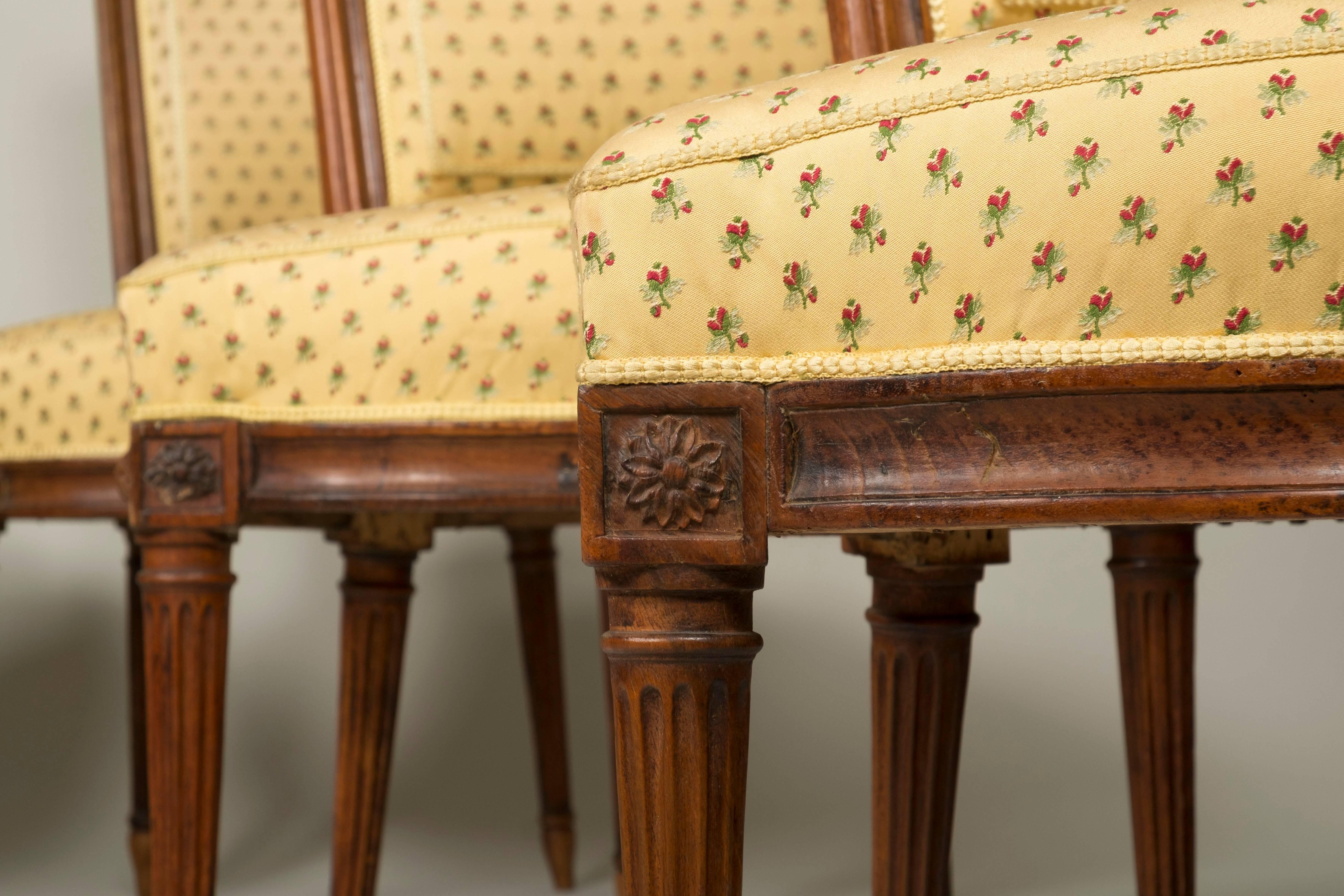 Set of Six Louis XVI Walnut Chairs For Sale 3