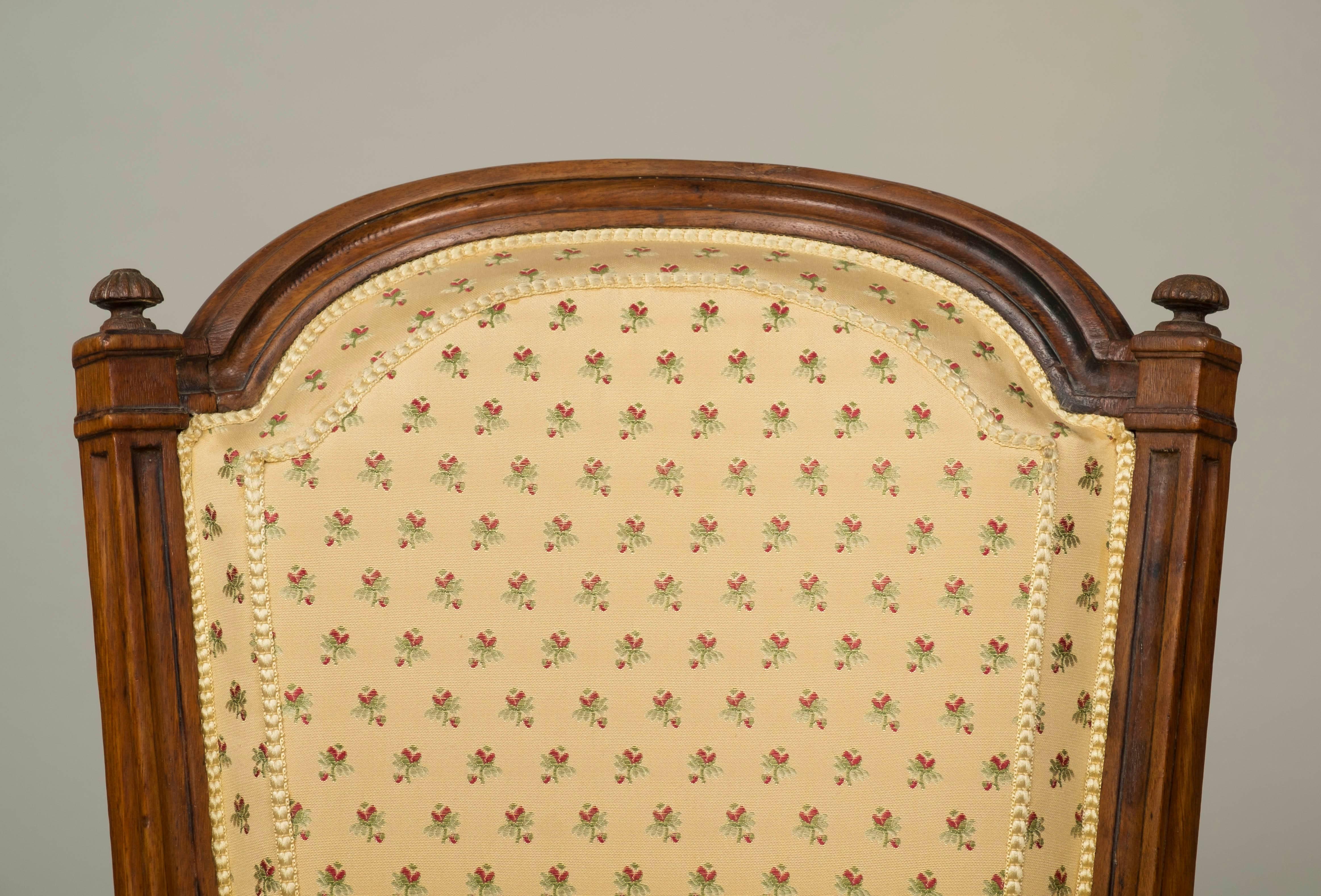 Set of Six Louis XVI Walnut Chairs For Sale 4