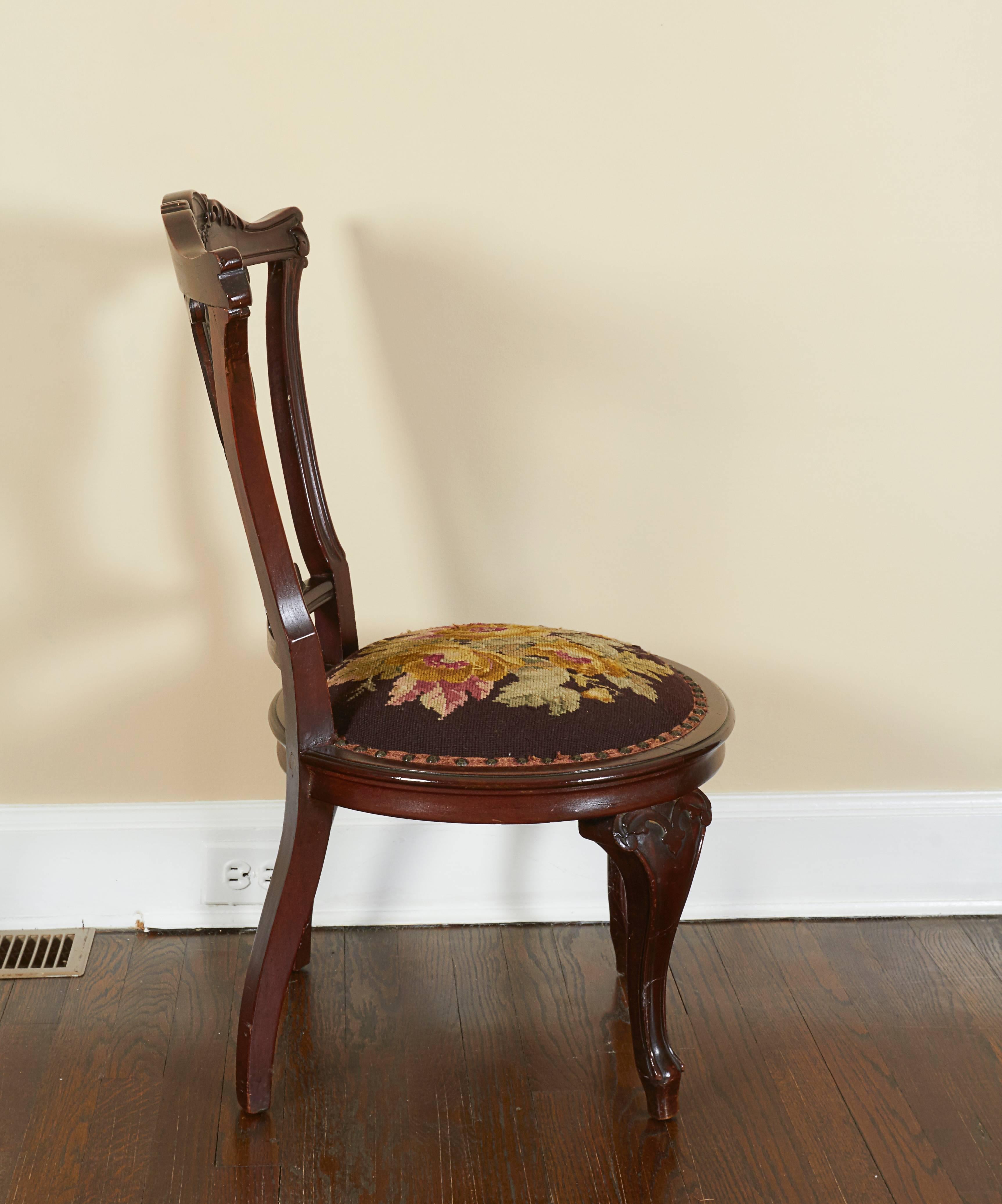 Victorian Mahogany Slipper Chair with Needlepoint Seat In Good Condition In New York, NY