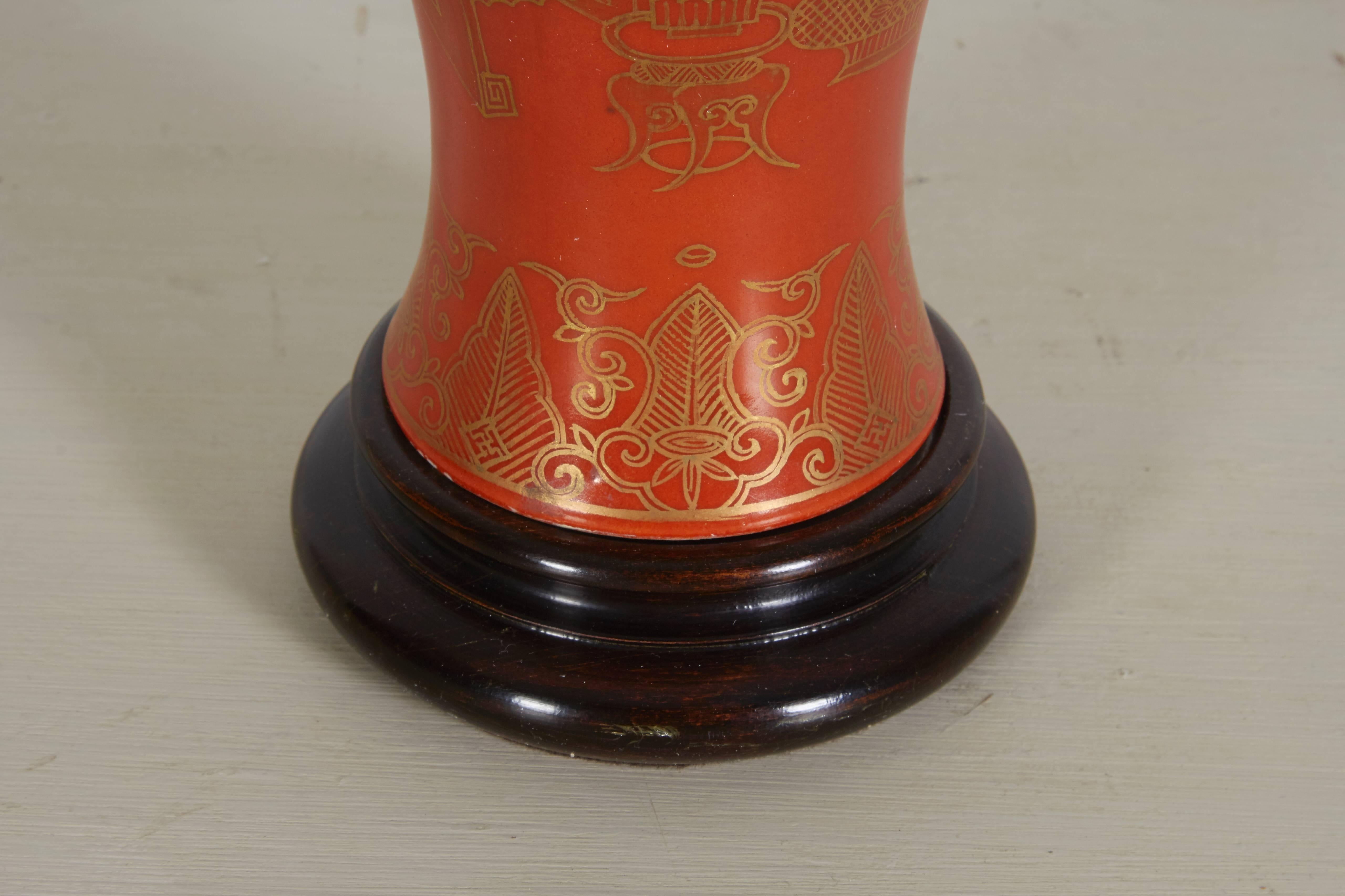 Chinoiserie Orange and Gilt Porcelain Table Lamp In Excellent Condition In New York, NY