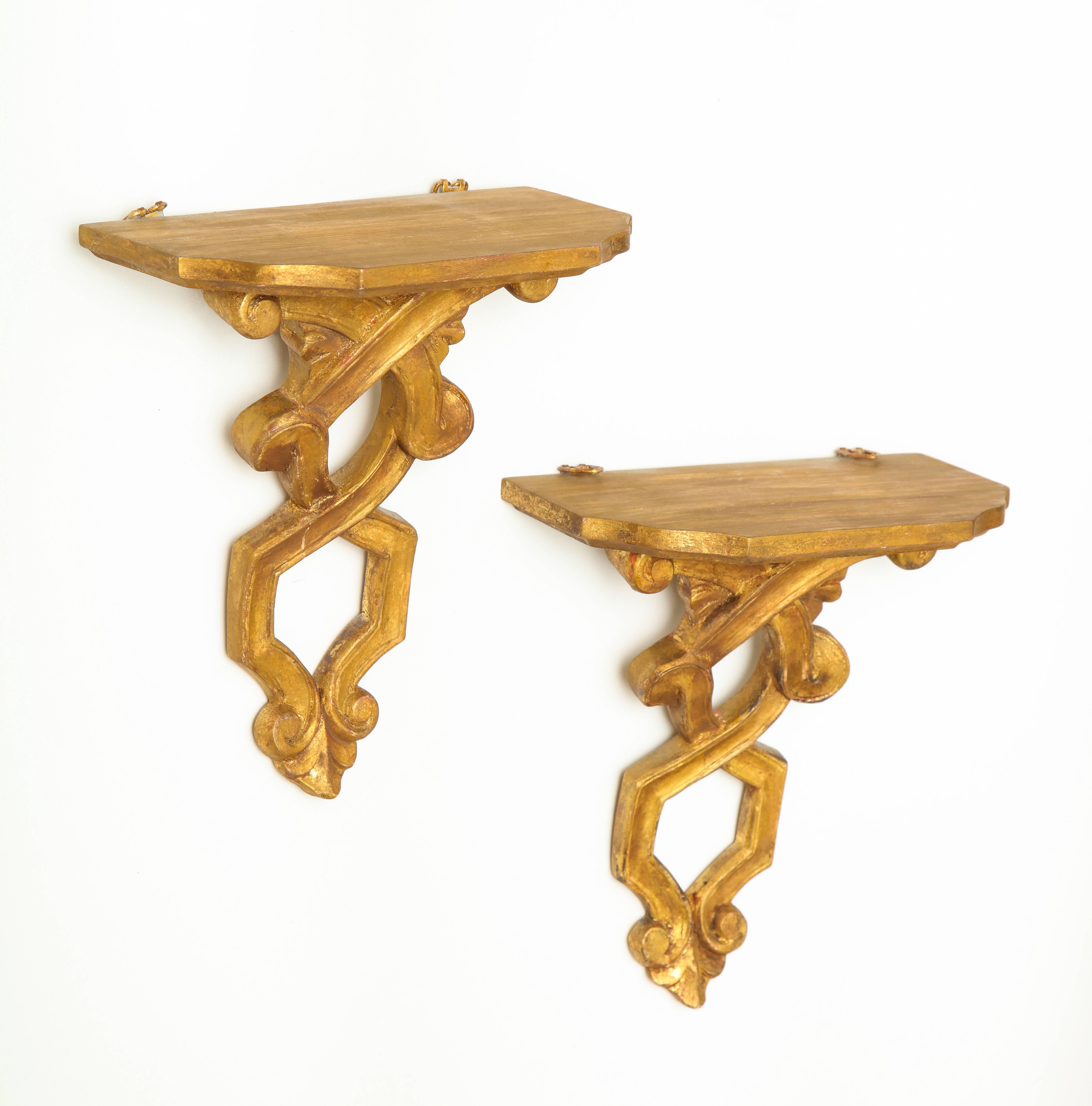 Pair of Neoclassical Style Giltwood Wall Brackets In Excellent Condition In New York, NY