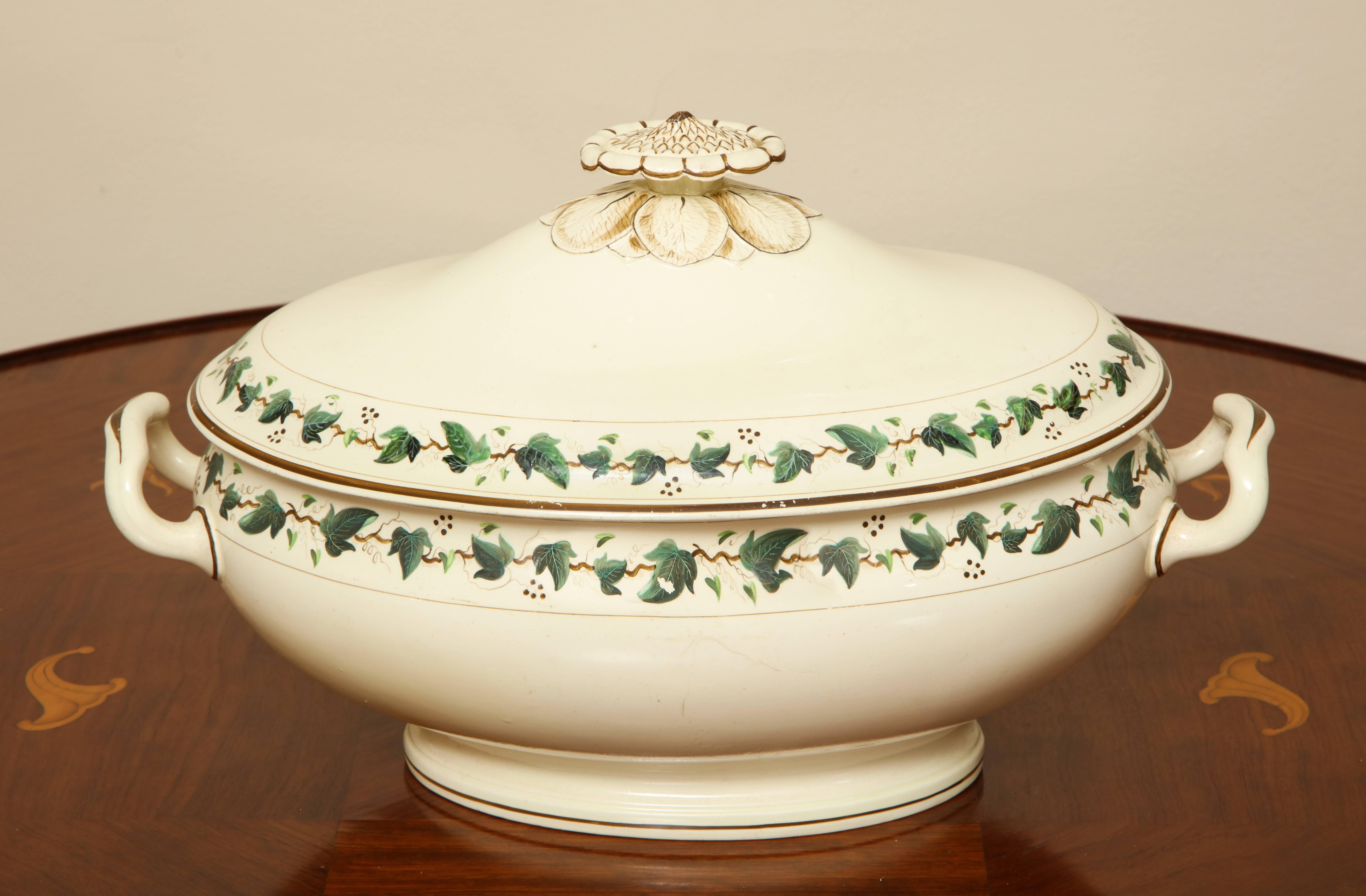 Wedgwood Creamware Covered Tureen with Ivy Decoration 1