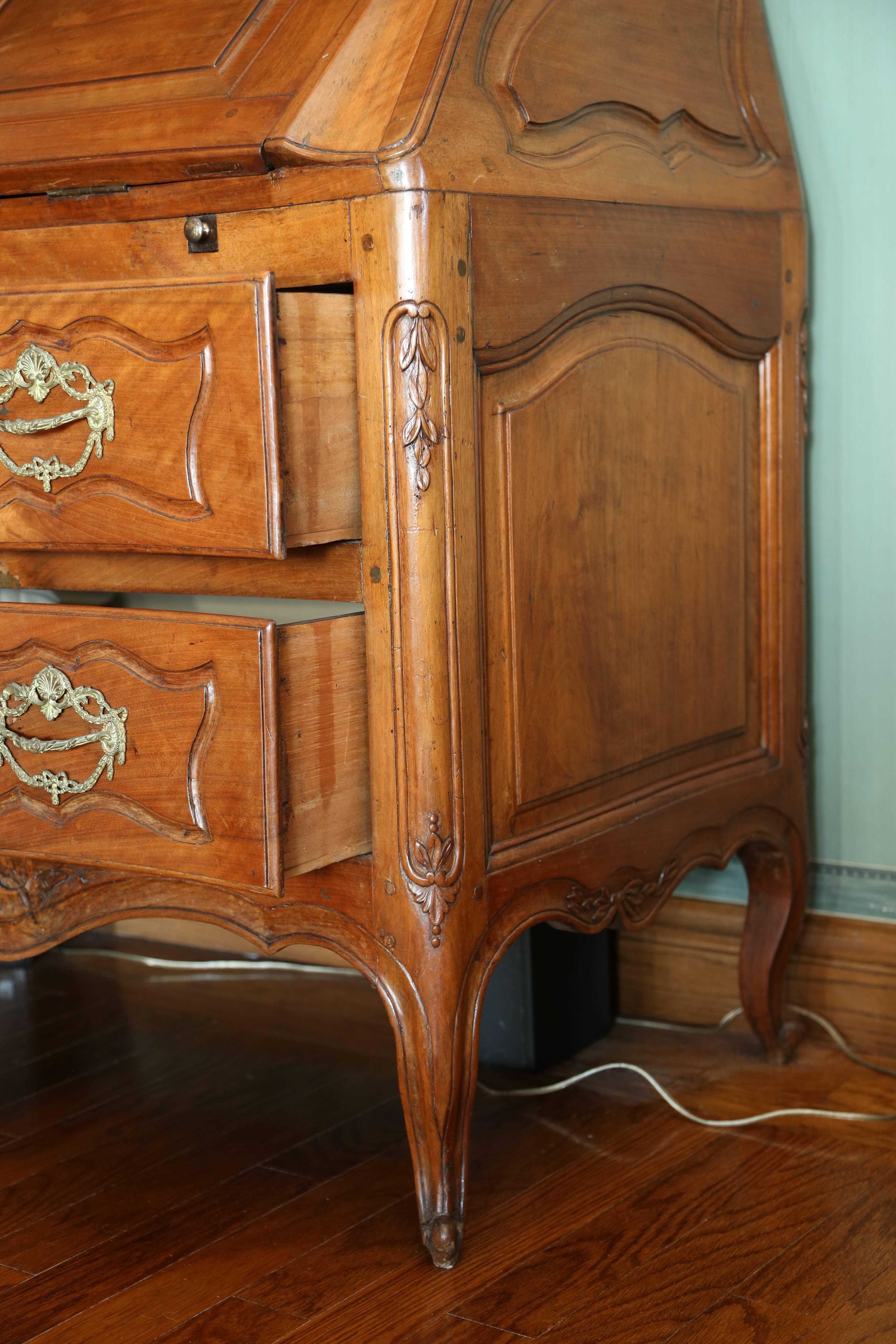 18th Century Louis XV Provincial Walnut Secretaire In Excellent Condition For Sale In New York, NY
