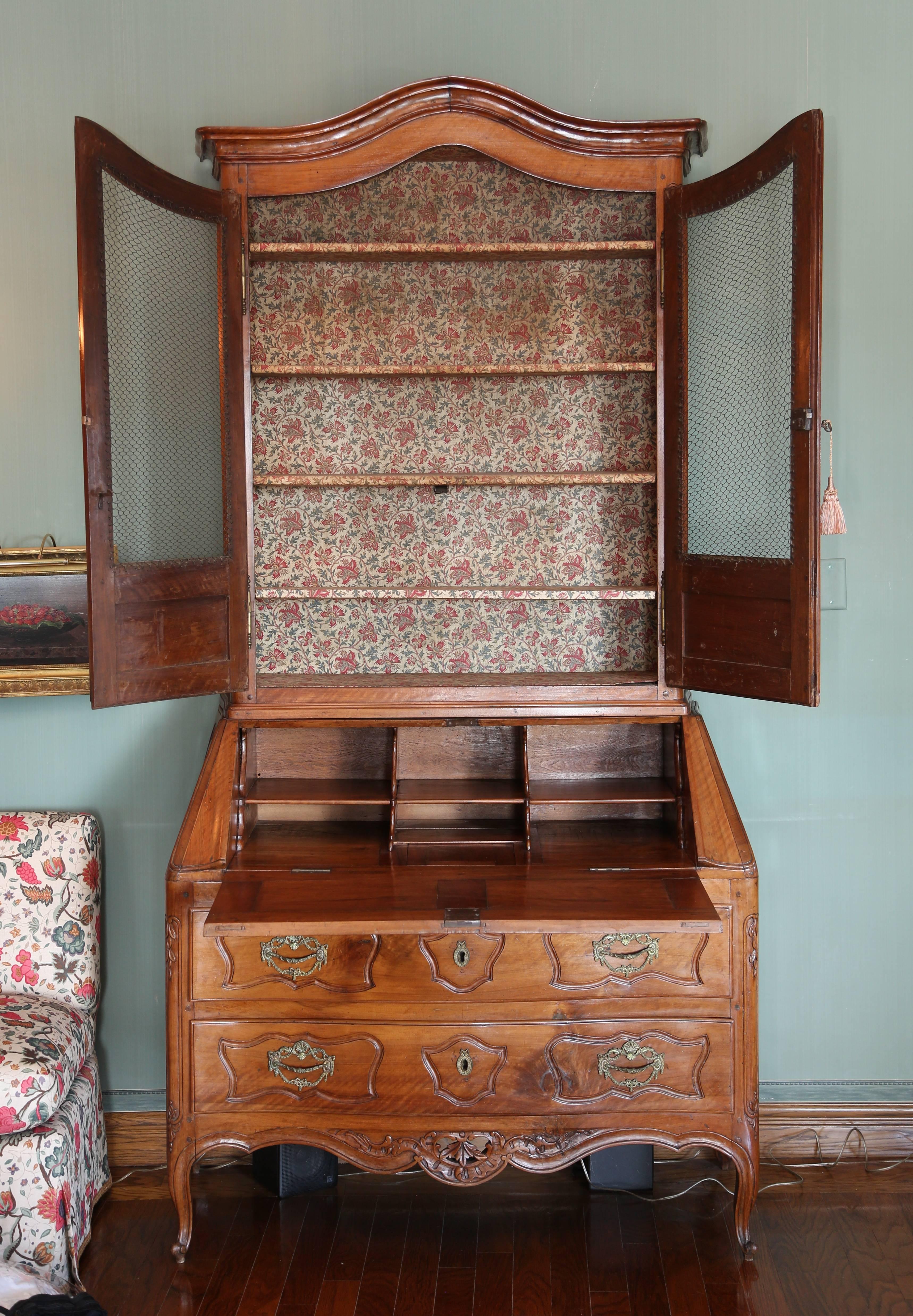 Rococò Secretaire in noce provinciale Luigi XV del XVIII secolo in vendita