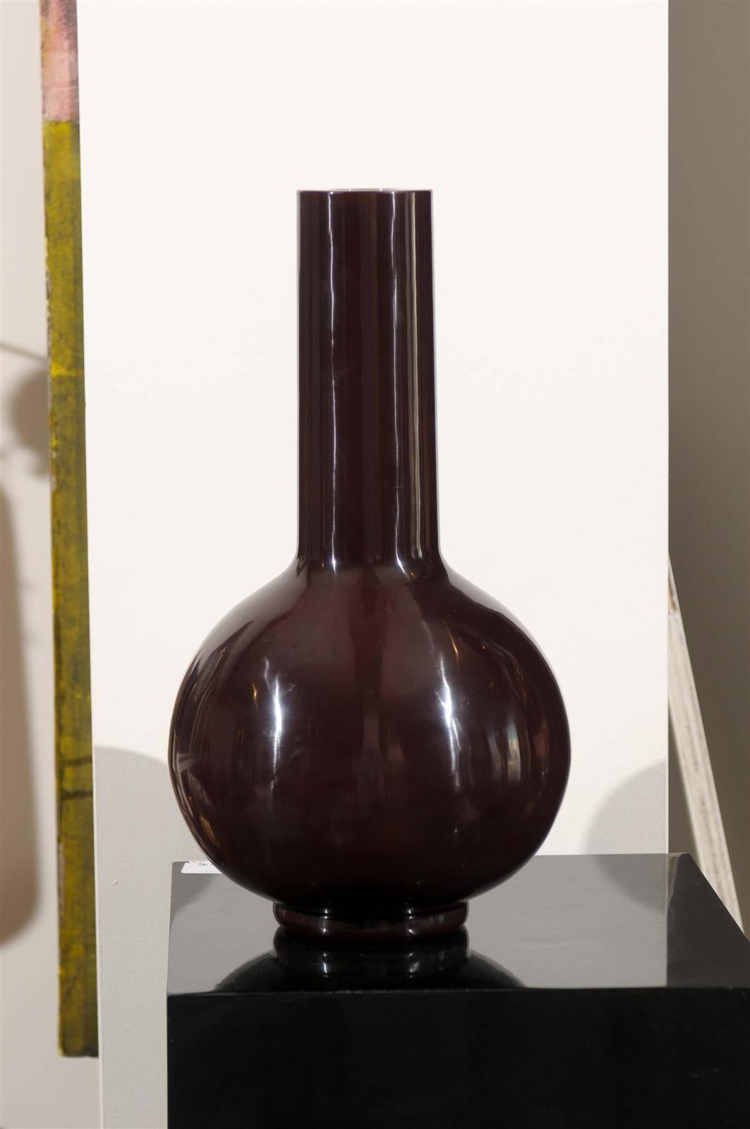 Robert Kuo Red Bean Tian Chiu Vase In Excellent Condition For Sale In Atlanta, GA