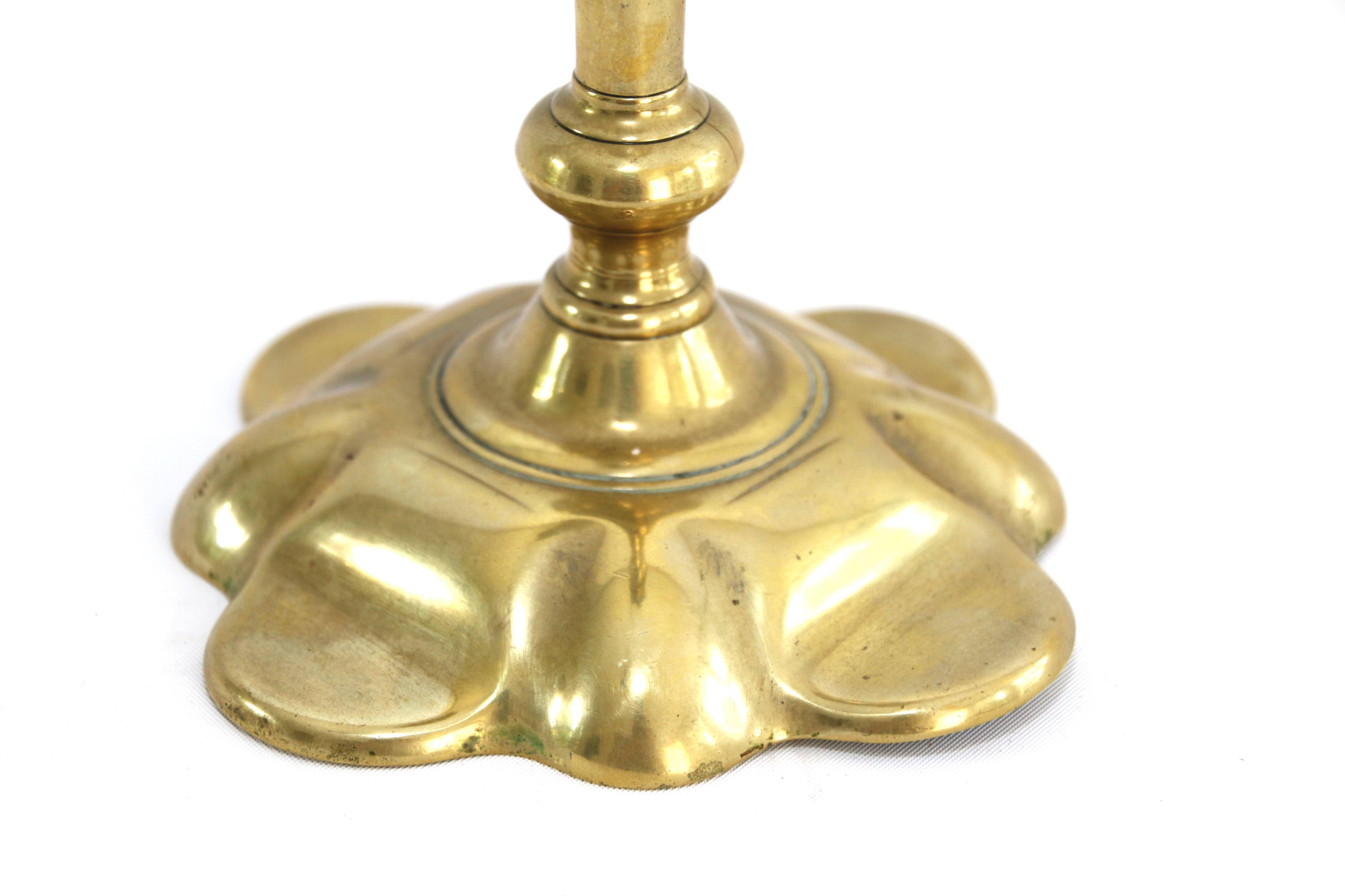 Pair of Queen Anne Brass Candlesticks of Seamed Construction In Excellent Condition For Sale In Woodbury, CT
