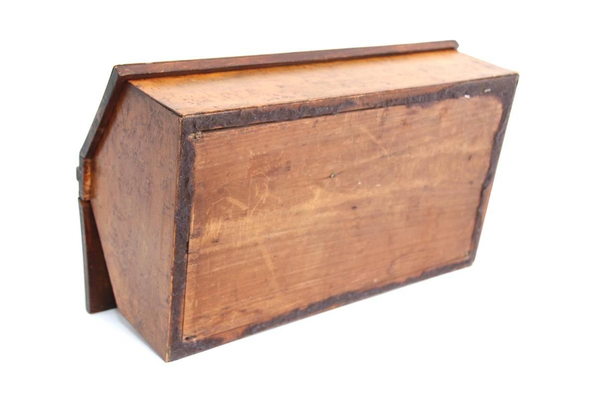 American 19th Century Pennsylvania Bird's-Eye Maple Veneer Utensil Box For Sale