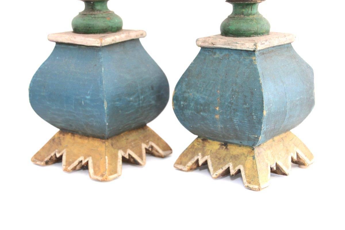 Pair of 19th Century American Polychrome Paint Decorated Candle Pillars In Good Condition For Sale In Woodbury, CT