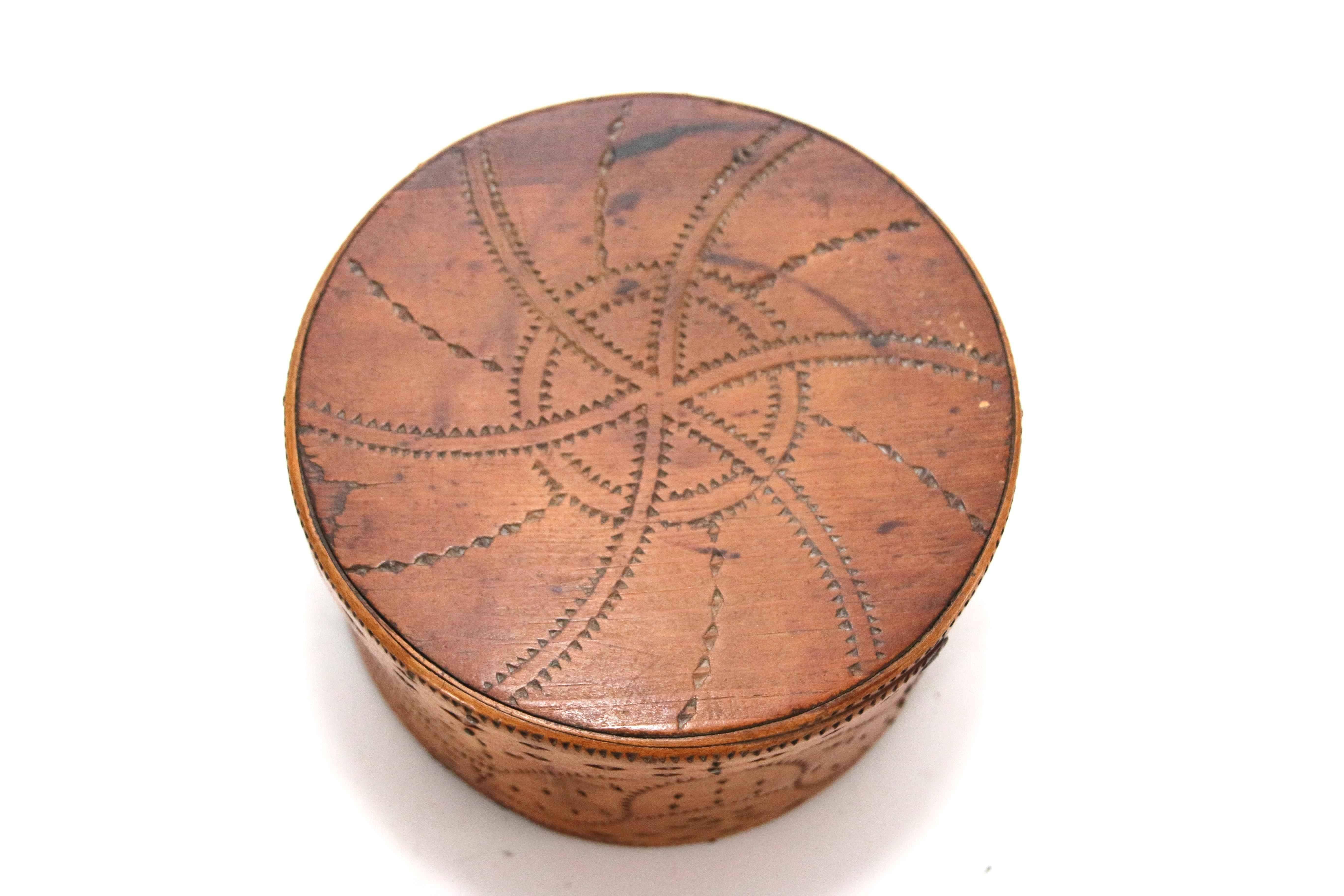 Early 19th Century Folk Art Decorated Bentwood Storage Box For Sale 2