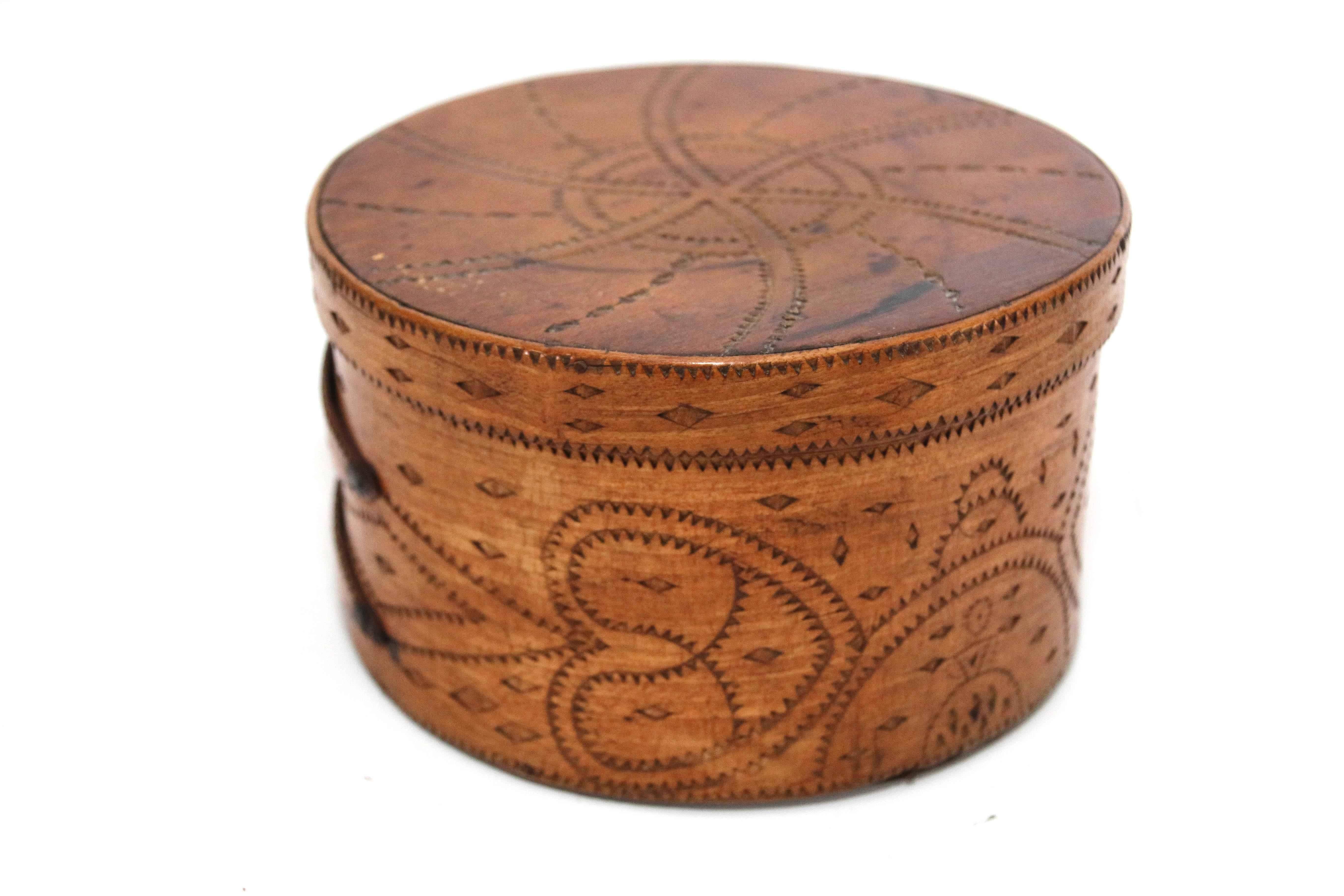 Early 19th Century Folk Art Decorated Bentwood Storage Box For Sale 4