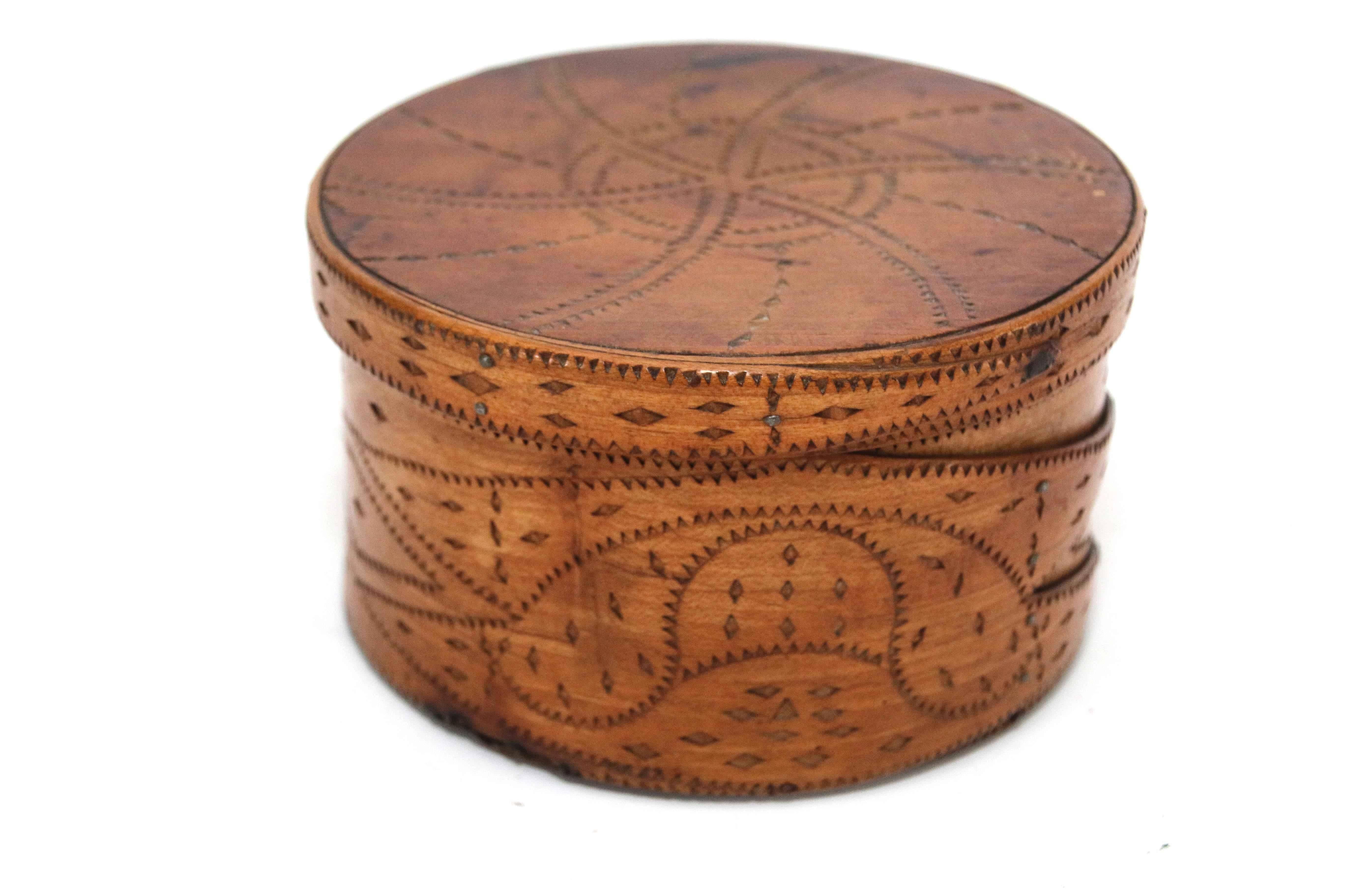 Early 19th Century Folk Art Decorated Bentwood Storage Box For Sale 5