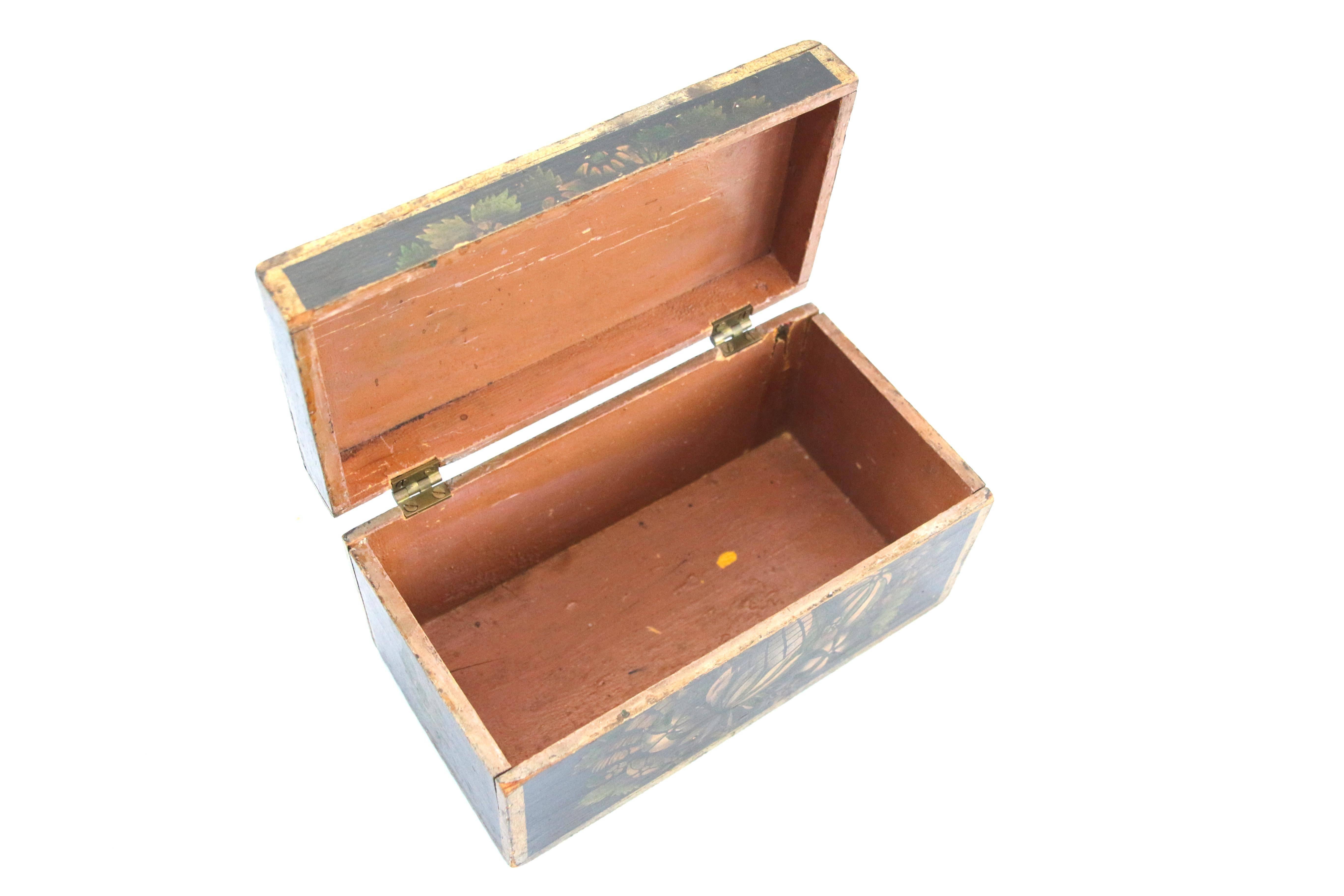 19th Century New England Stencilled Dresser Box For Sale 3