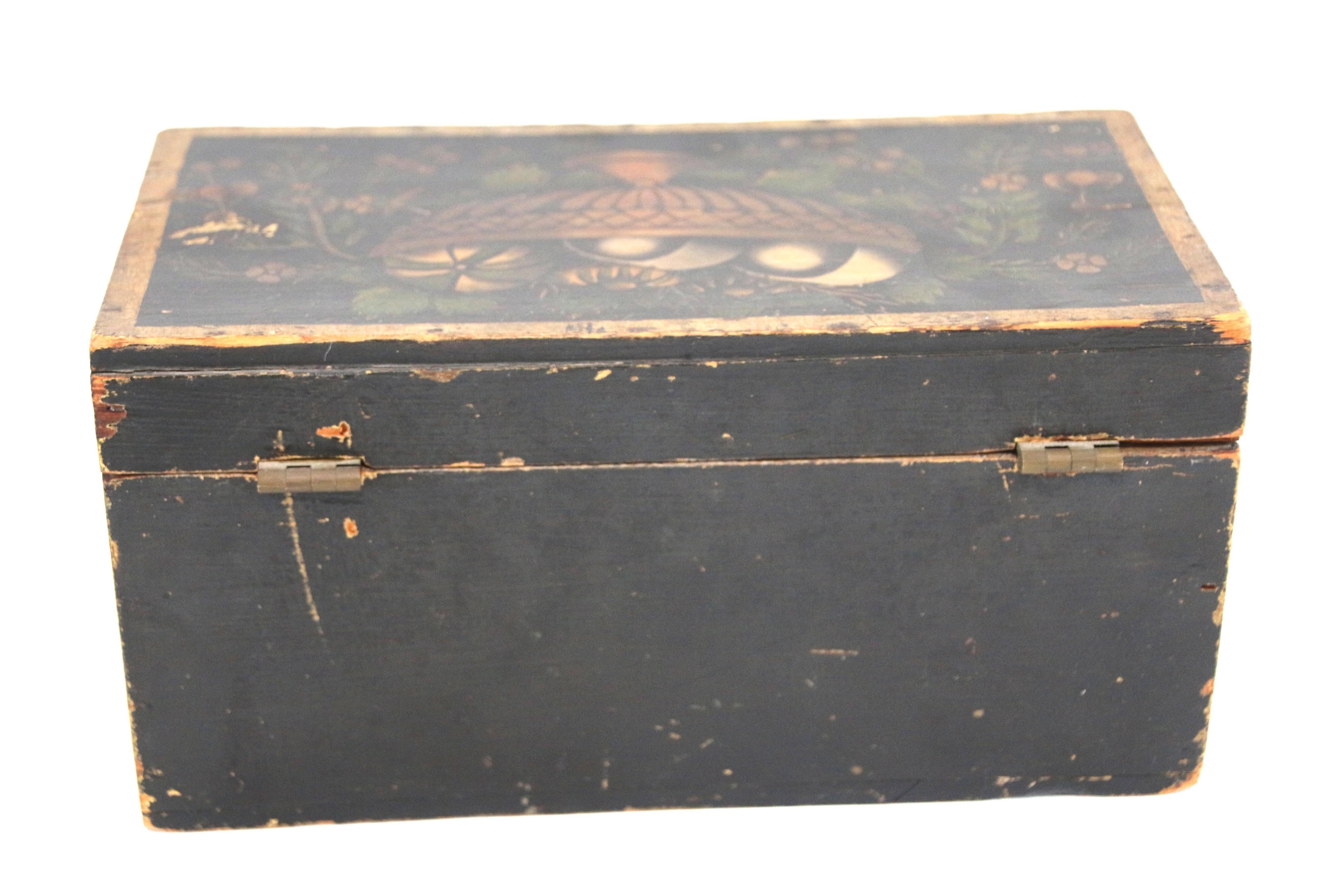 19th Century New England Stencilled Dresser Box For Sale 1