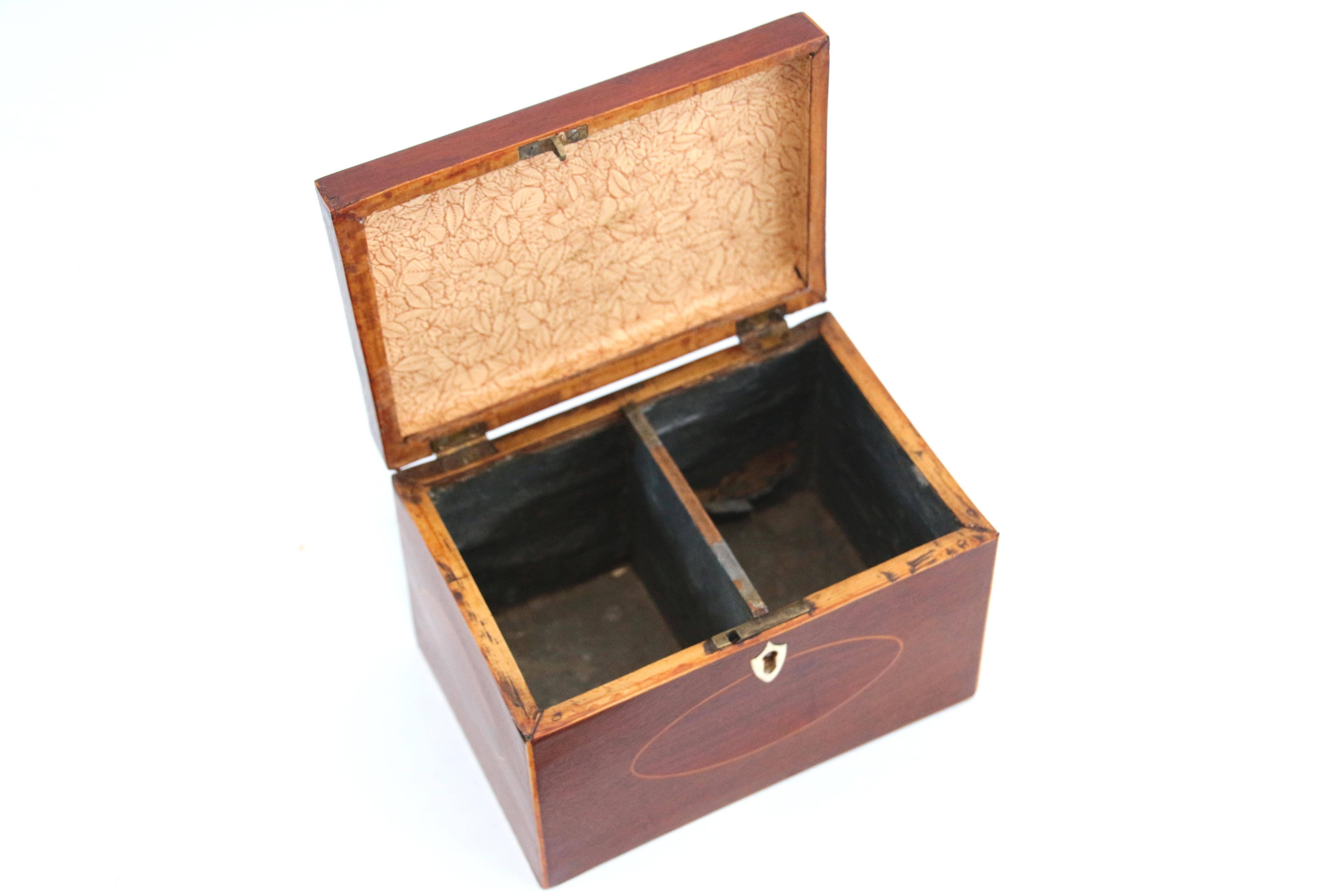 18th Century Mahogany Tea Caddy with Inlaid Top For Sale 3