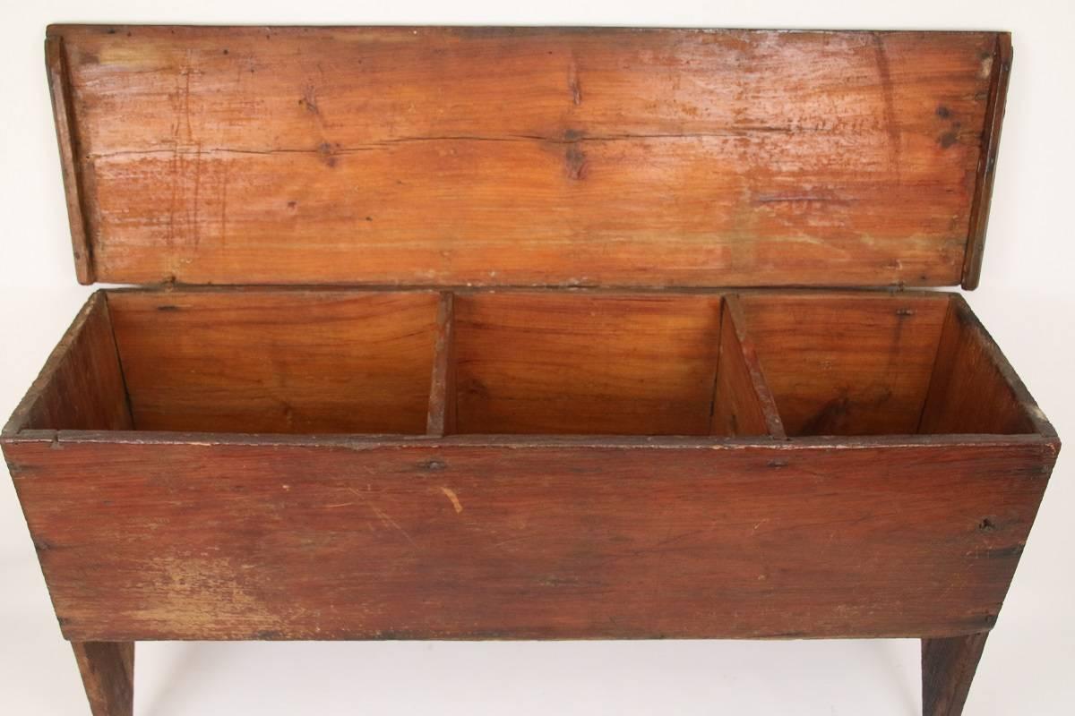 Early 18th Century New England Six Board Chest In Good Condition For Sale In Woodbury, CT