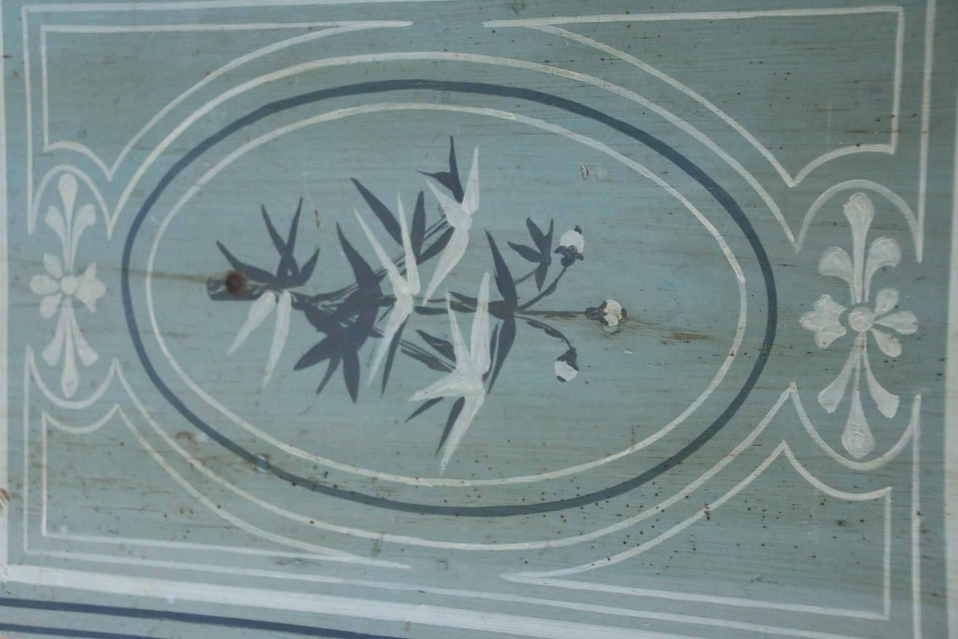 19th Century Massachusetts Pine Cupboard in Original Paint Decoration  For Sale 2